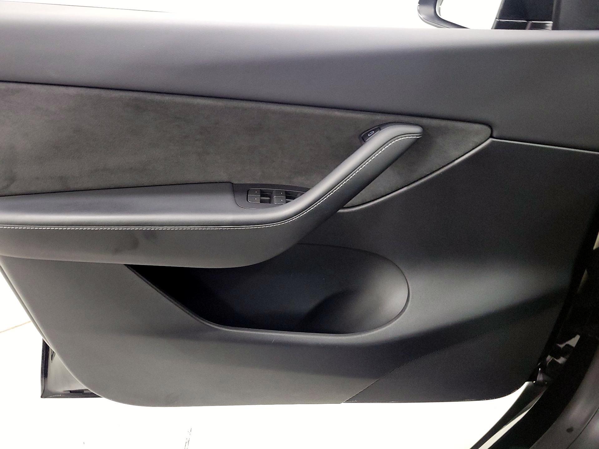 Thumbnail: 2022 Tesla Model Y - 12