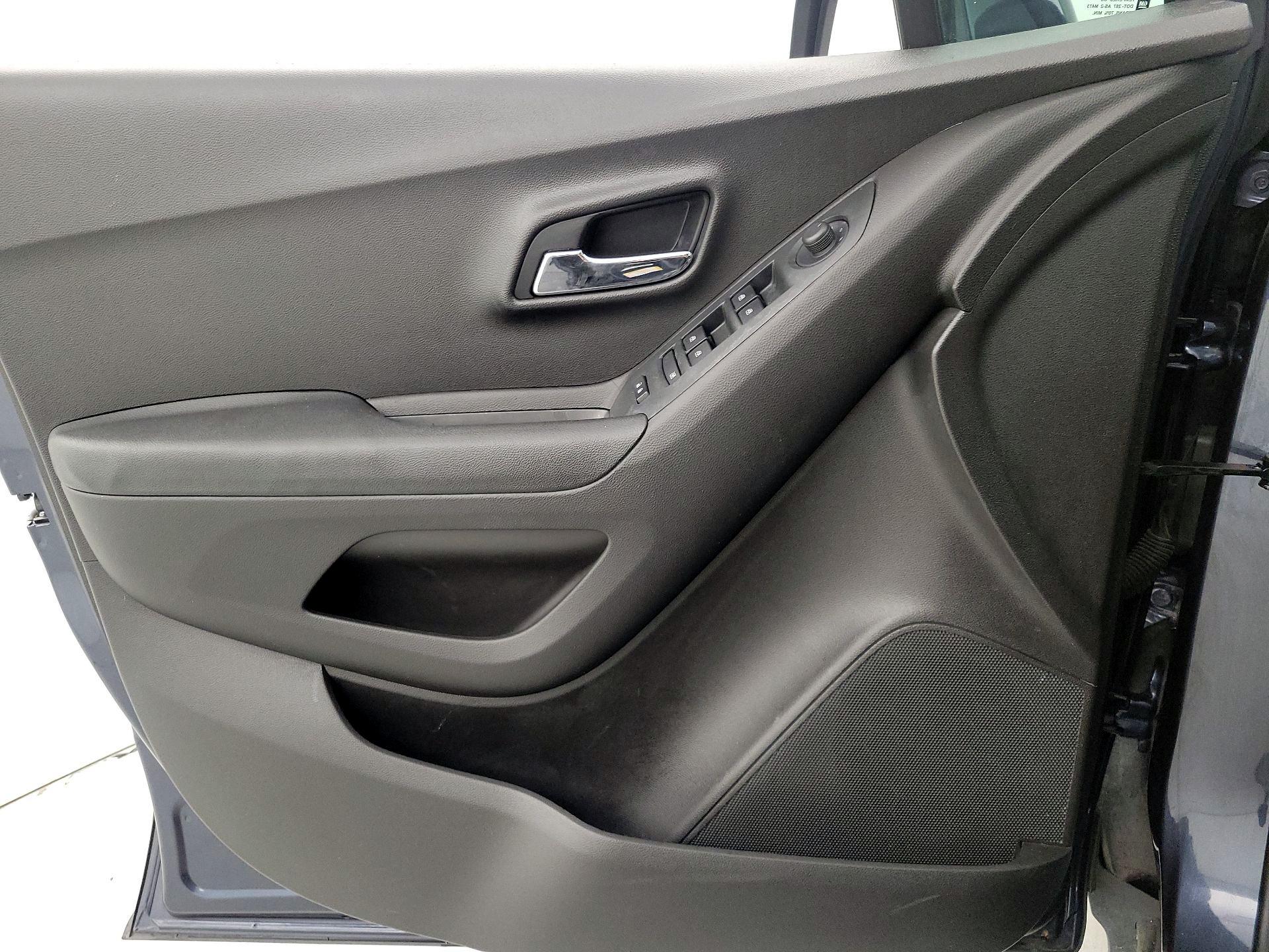 Thumbnail: 2018 Chevrolet Trax - 12