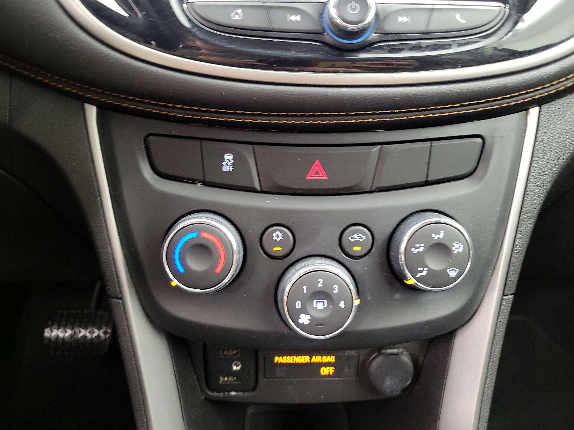 Thumbnail: 2018 Chevrolet Trax - 16