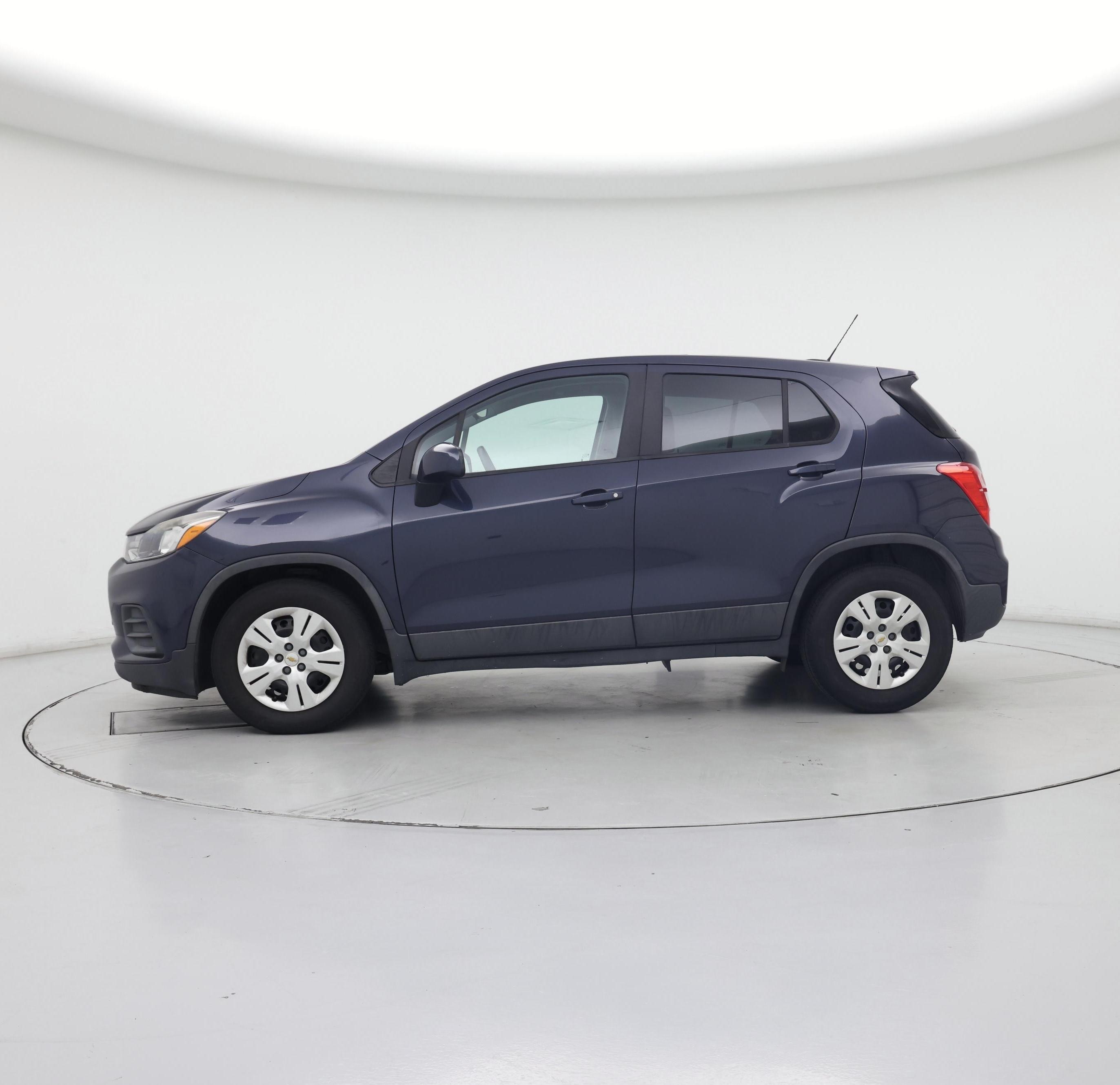 Thumbnail: 2018 Chevrolet Trax - 3