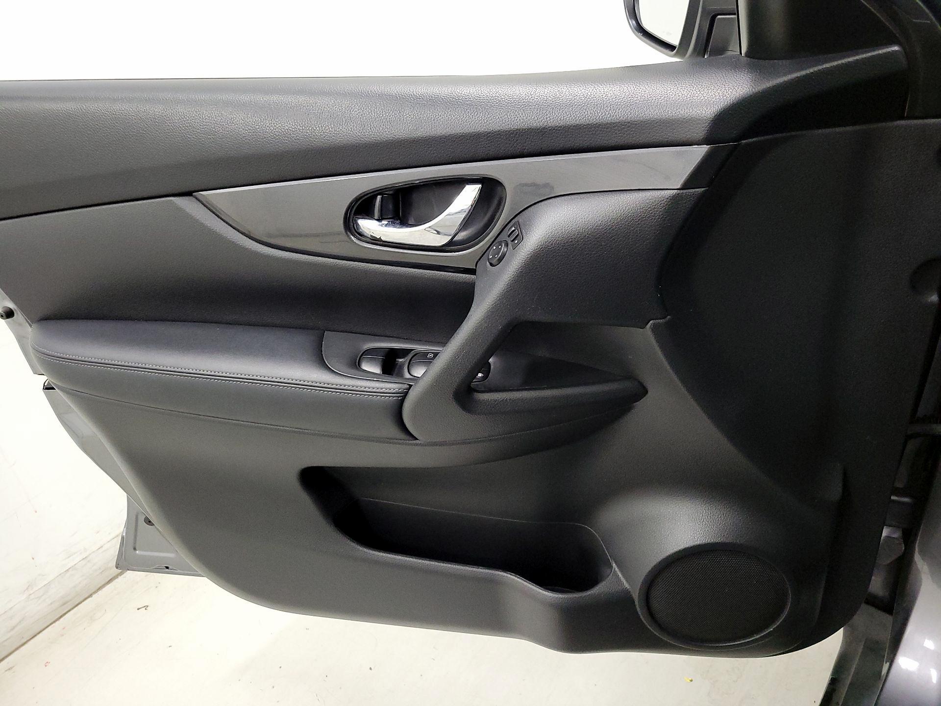 Thumbnail: 2019 Nissan Rogue - 12