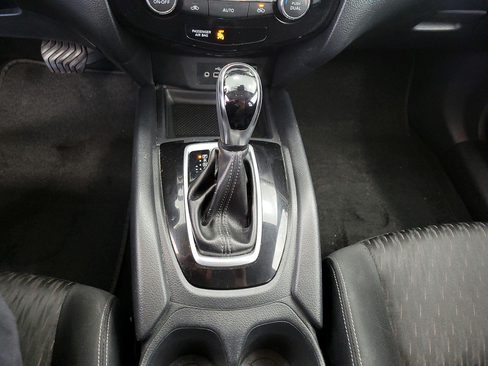 Thumbnail: 2019 Nissan Rogue - 17