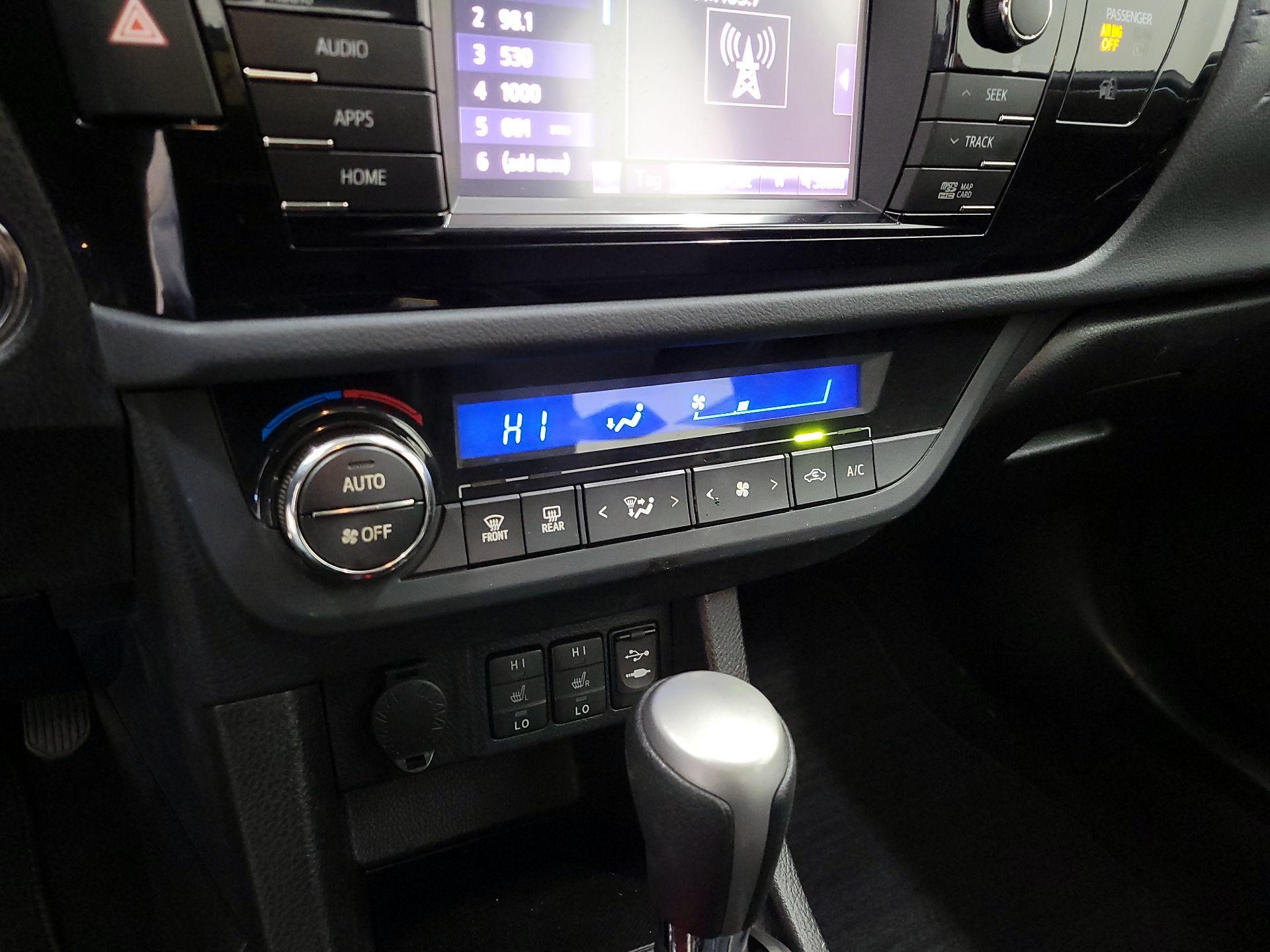 Thumbnail: 2014 Toyota Corolla - 16