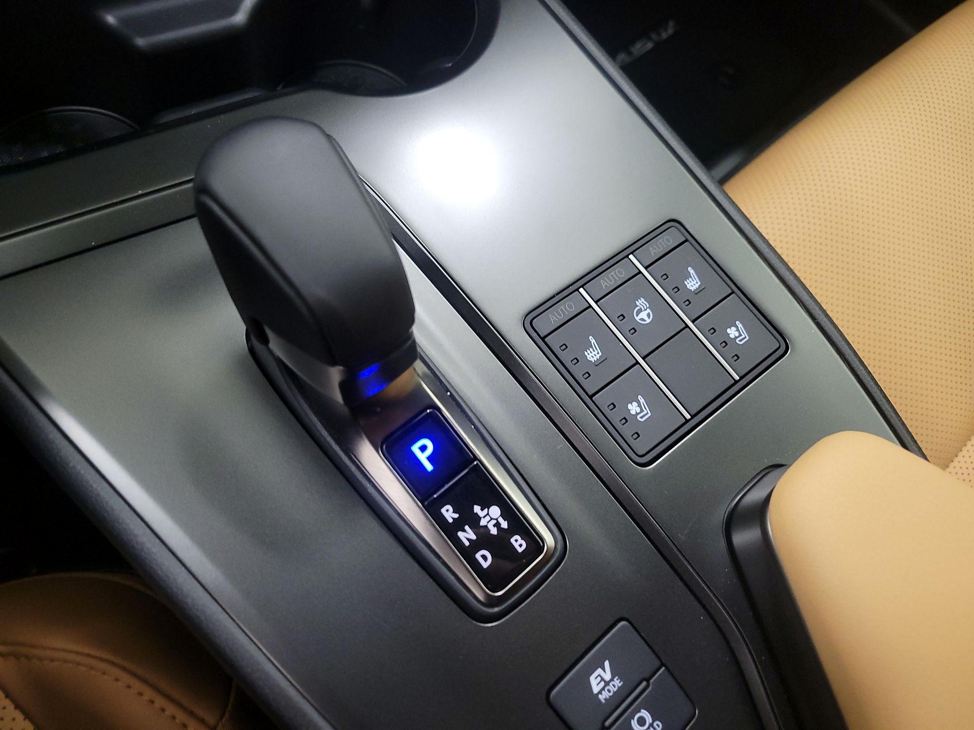 Thumbnail: 2025 Lexus UX - 18