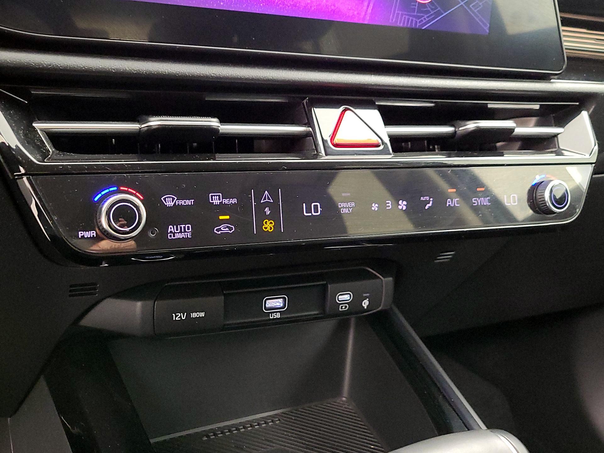 Thumbnail: 2023 Kia Niro - 17