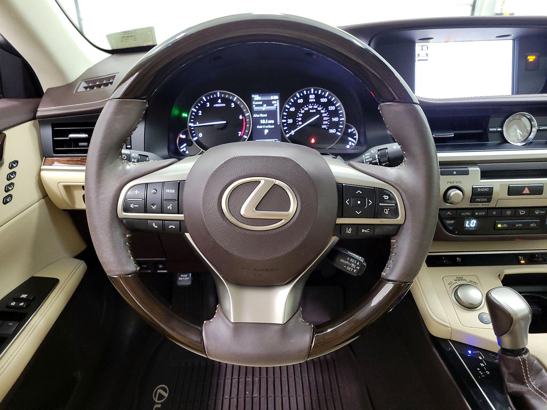 Thumbnail: 2018 Lexus ES - 10