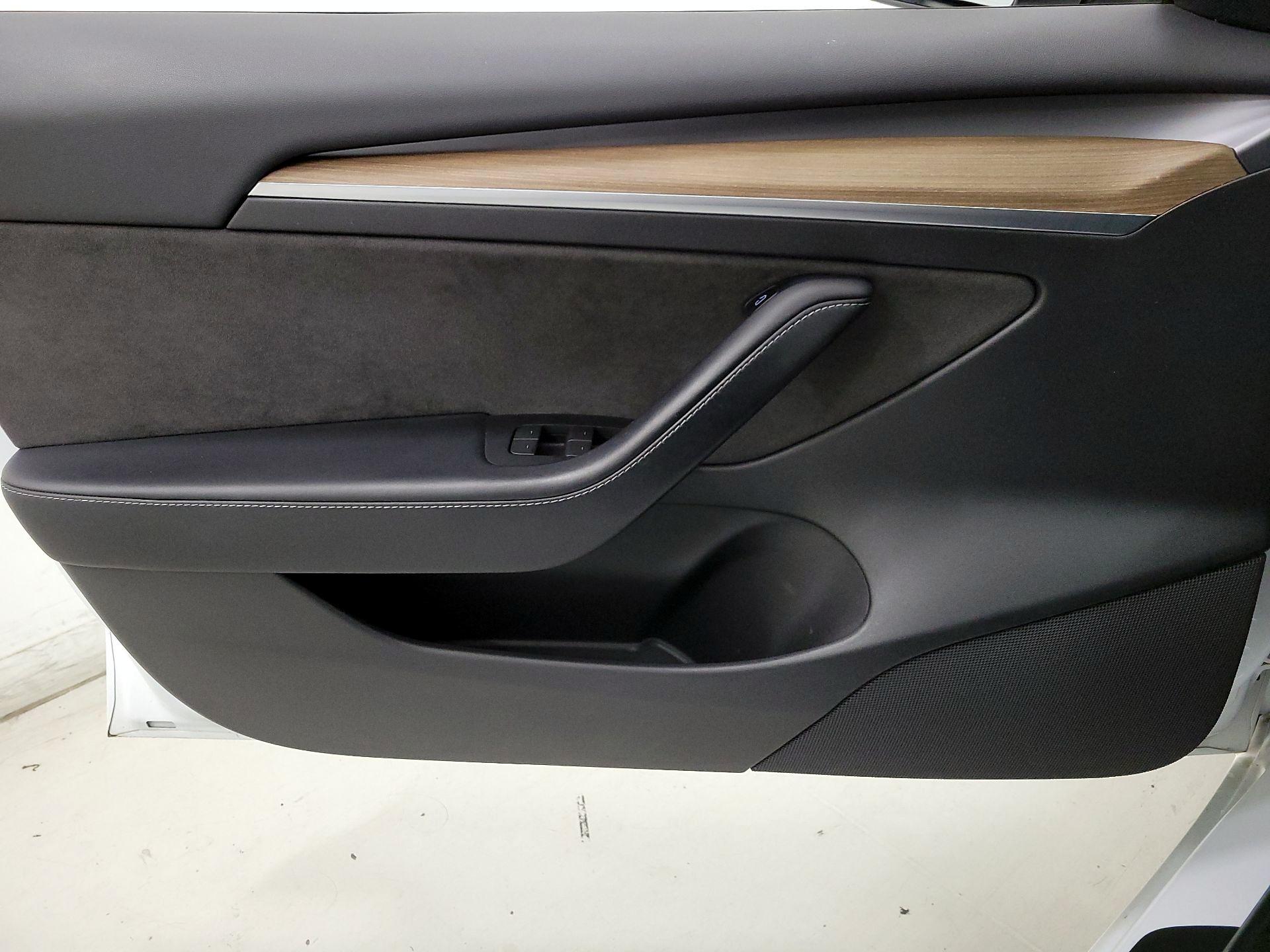 Thumbnail: 2022 Tesla Model 3 - 12