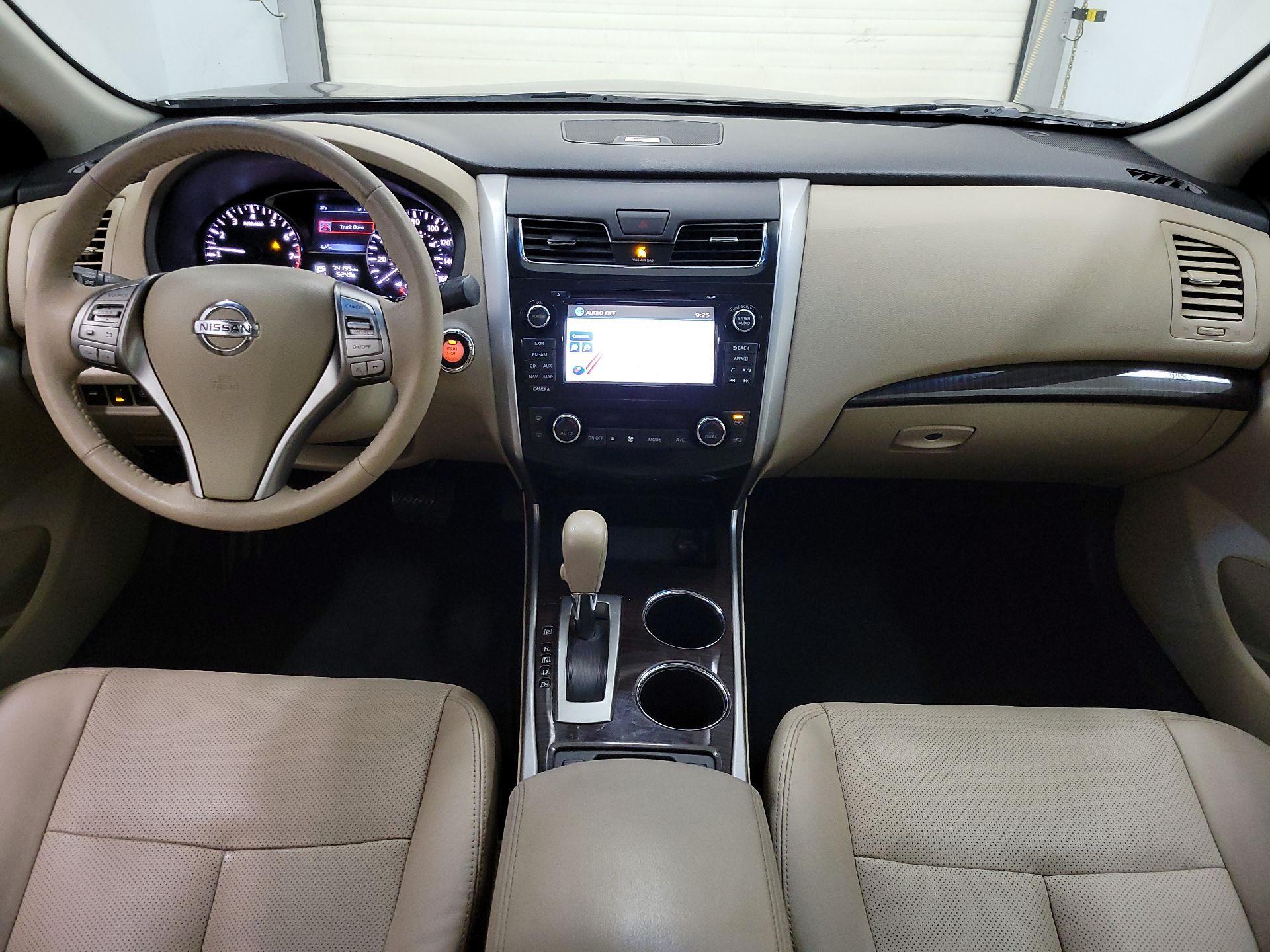 Thumbnail: 2015 Nissan Altima - 9