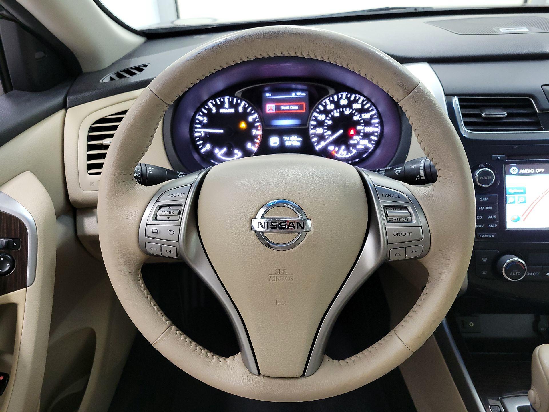 Thumbnail: 2015 Nissan Altima - 10