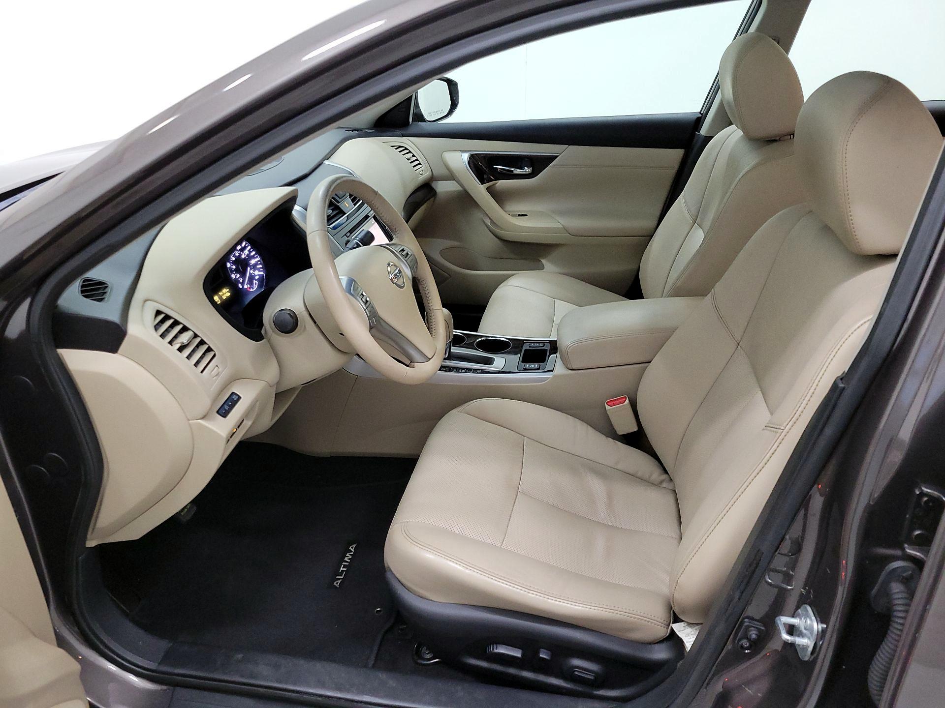 Thumbnail: 2015 Nissan Altima - 11