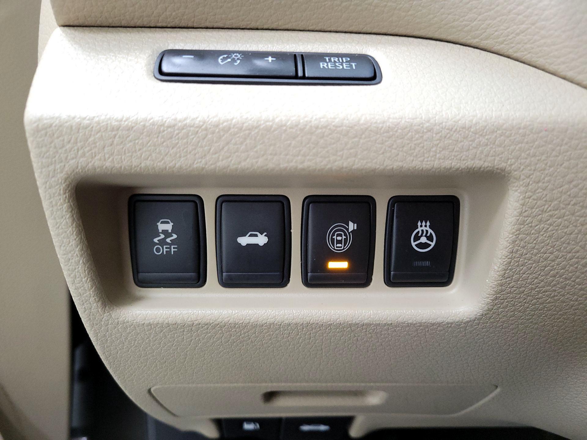 Thumbnail: 2015 Nissan Altima - 13