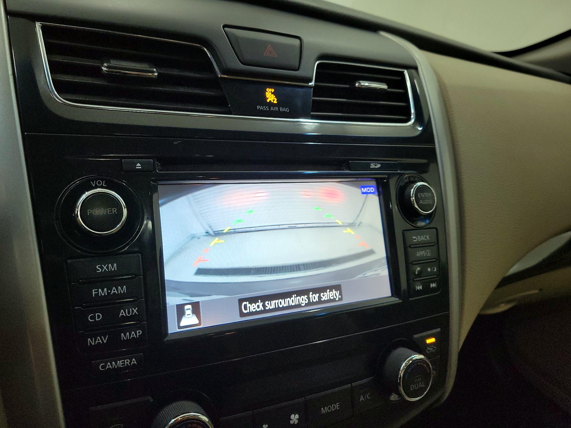 Thumbnail: 2015 Nissan Altima - 14