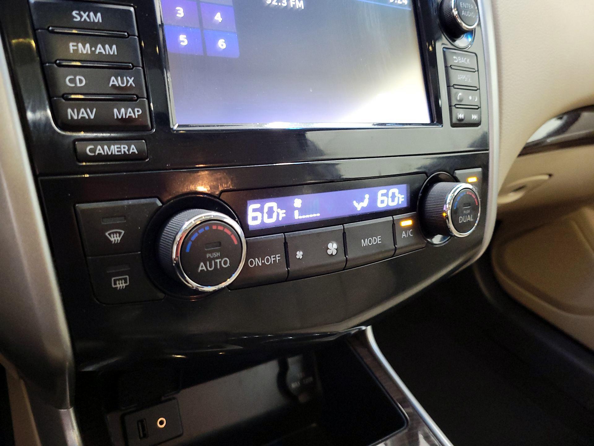 Thumbnail: 2015 Nissan Altima - 16