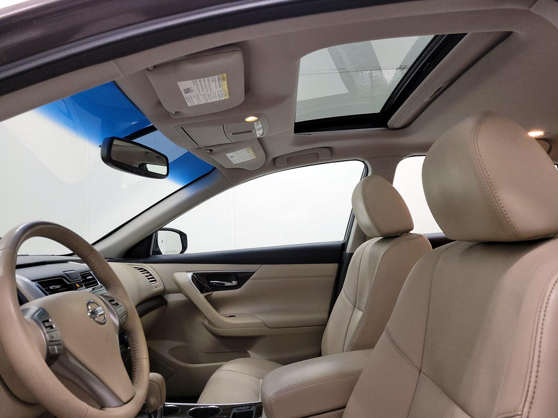 Thumbnail: 2015 Nissan Altima - 19