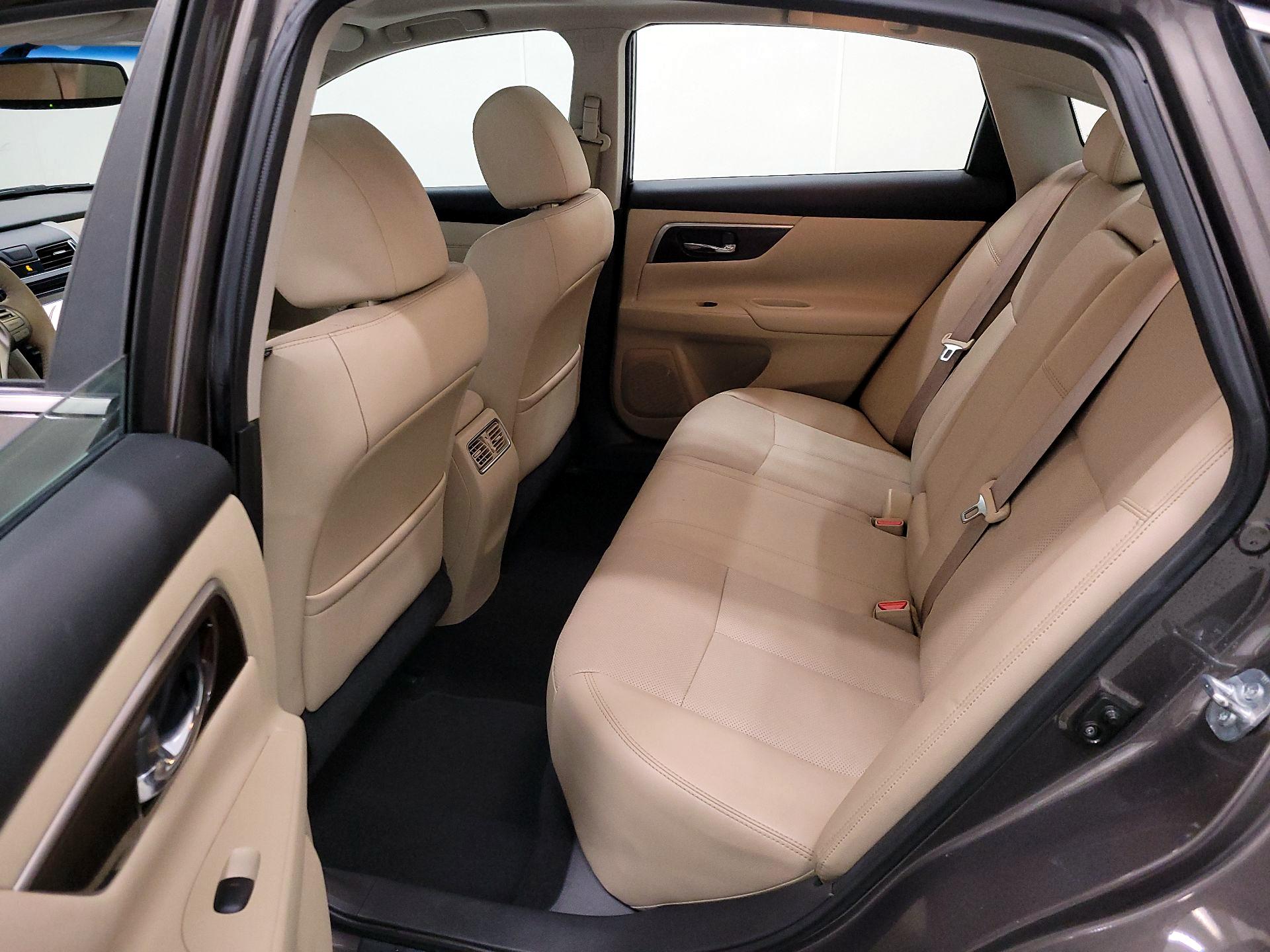 Thumbnail: 2015 Nissan Altima - 20