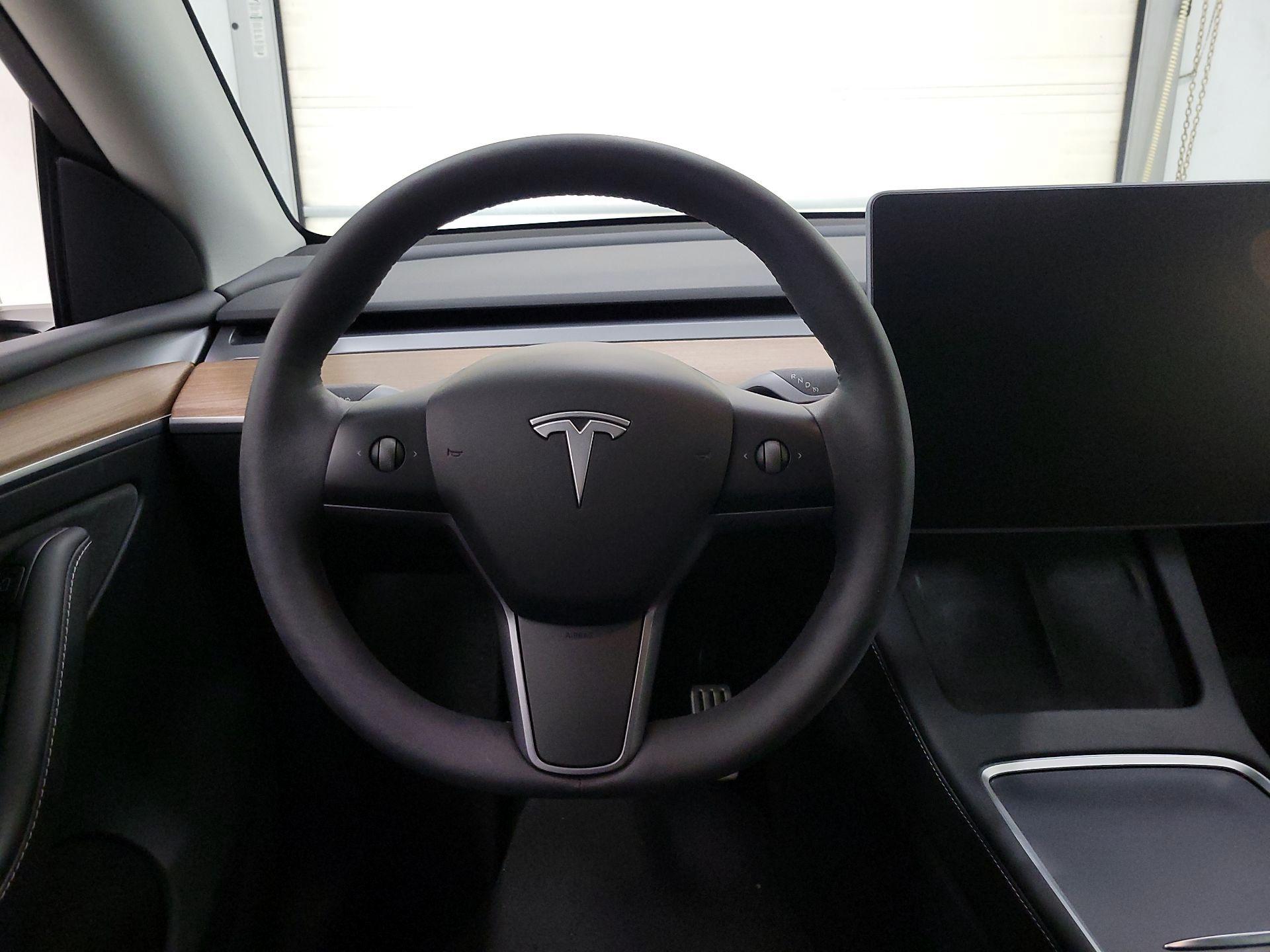 Thumbnail: 2023 Tesla Model Y - 10