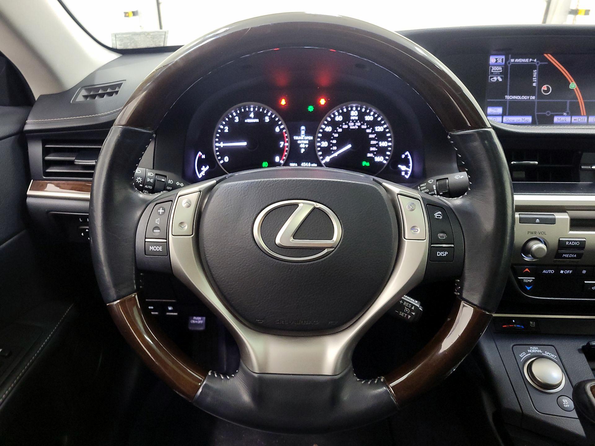Thumbnail: 2014 Lexus ES - 10