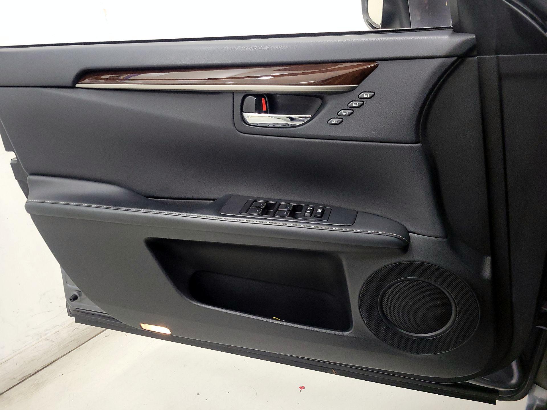 Thumbnail: 2014 Lexus ES - 12