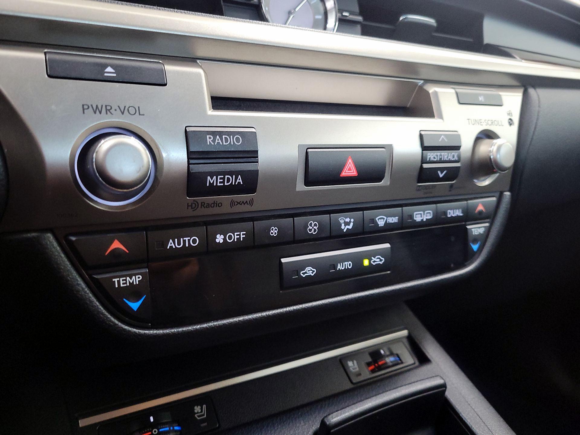 Thumbnail: 2014 Lexus ES - 17