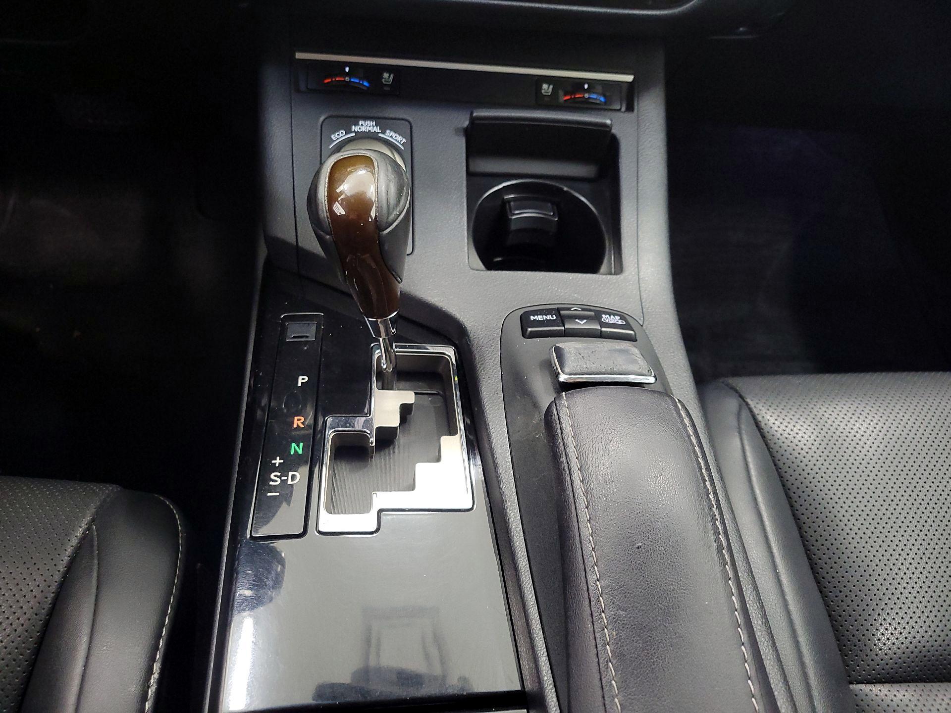 Thumbnail: 2014 Lexus ES - 18