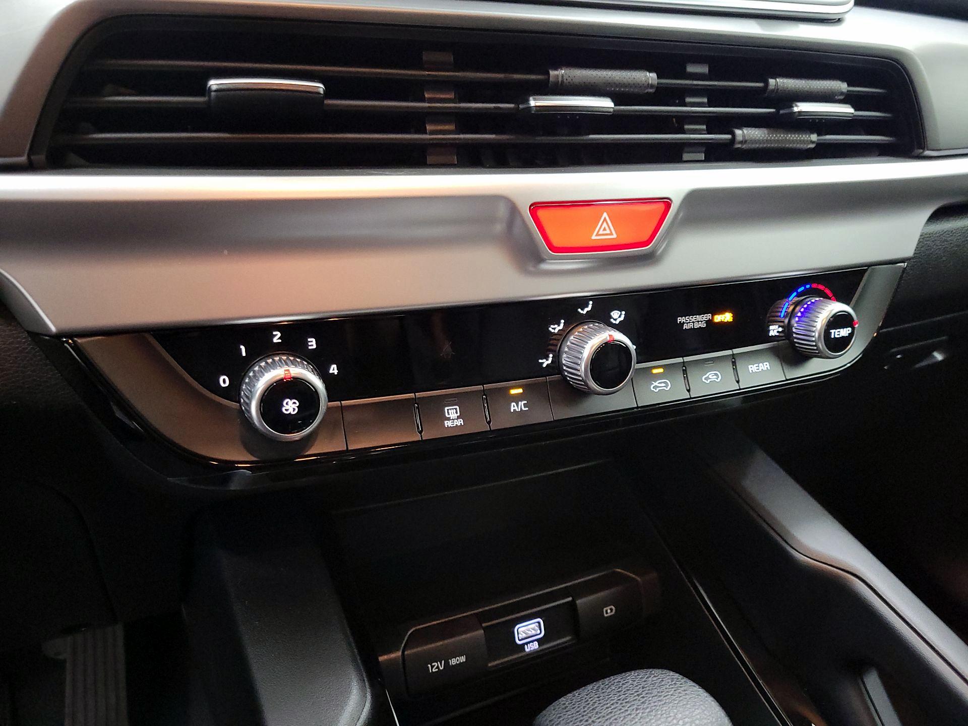 Thumbnail: 2020 Kia Telluride - 16