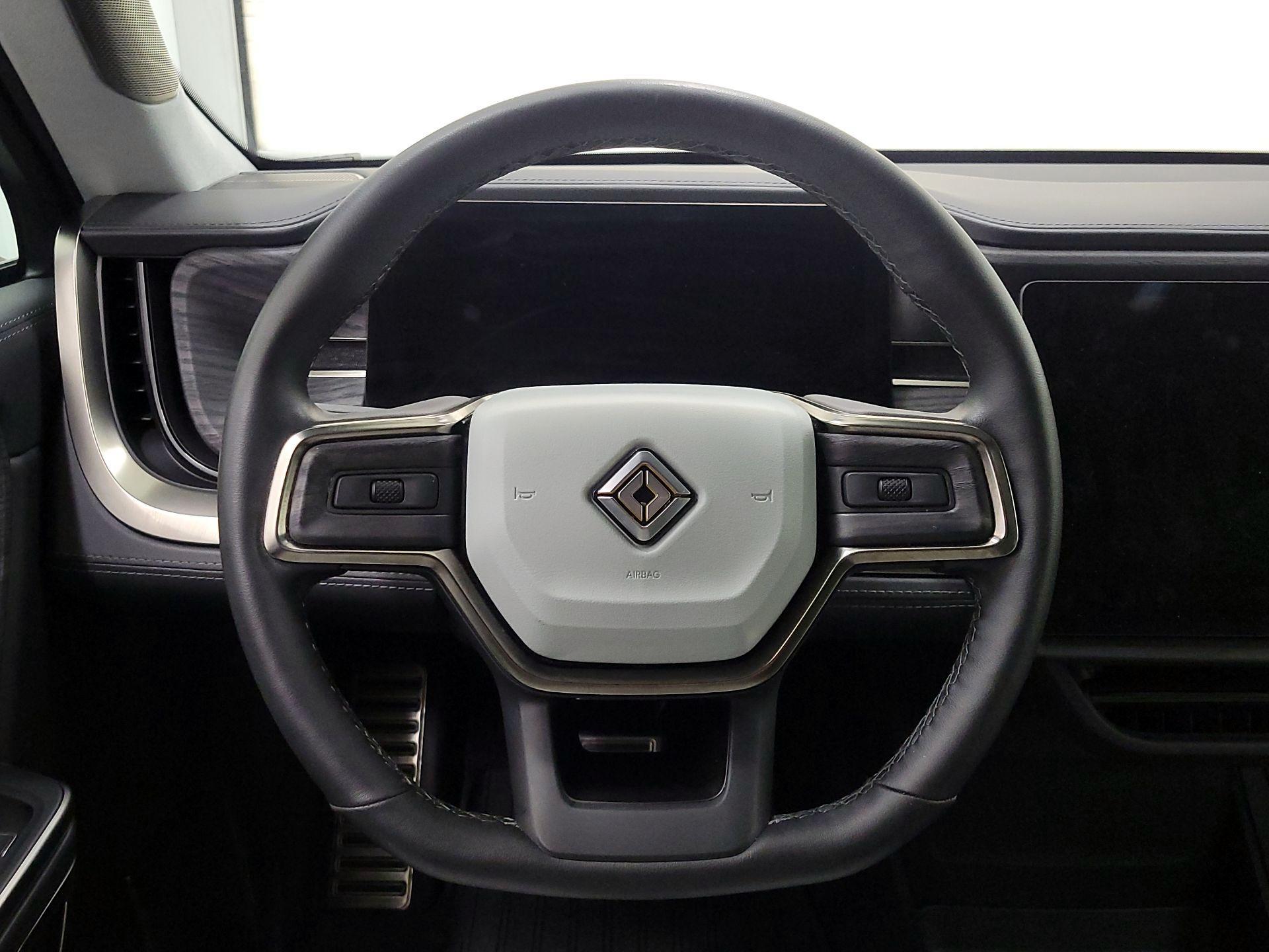 Thumbnail: 2023 Rivian R1S - 10