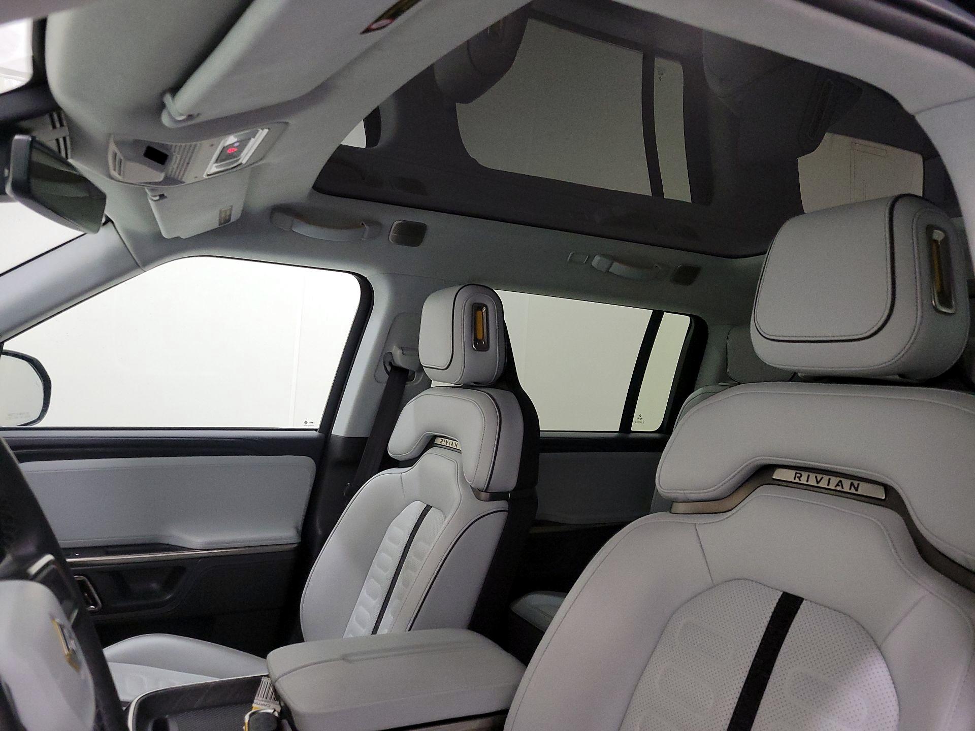Thumbnail: 2023 Rivian R1S - 17