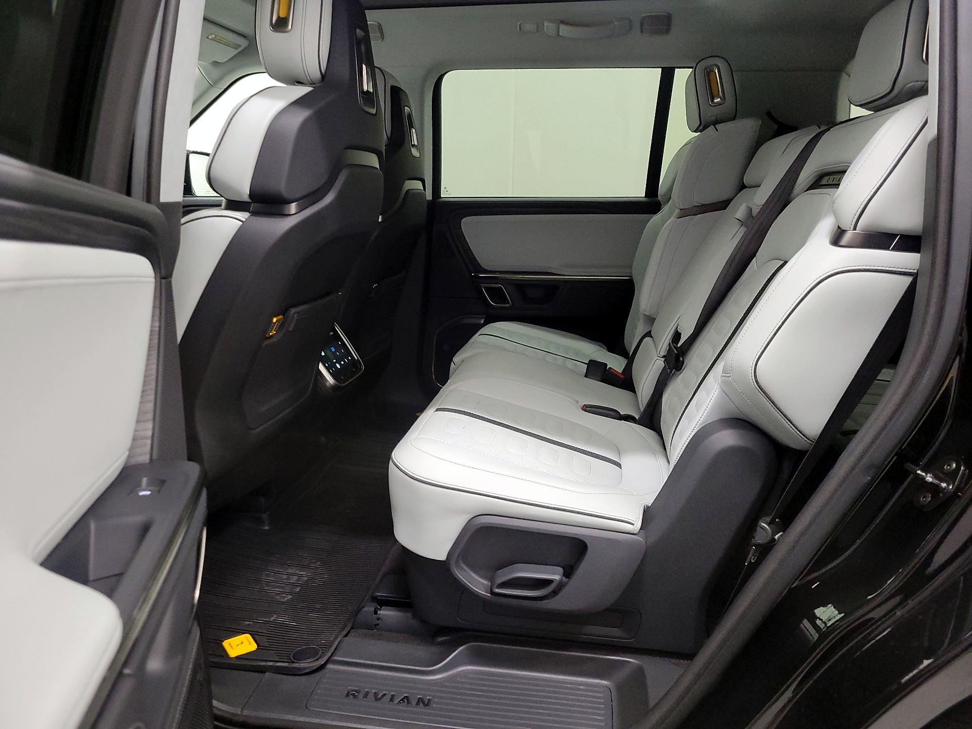 Thumbnail: 2023 Rivian R1S - 18