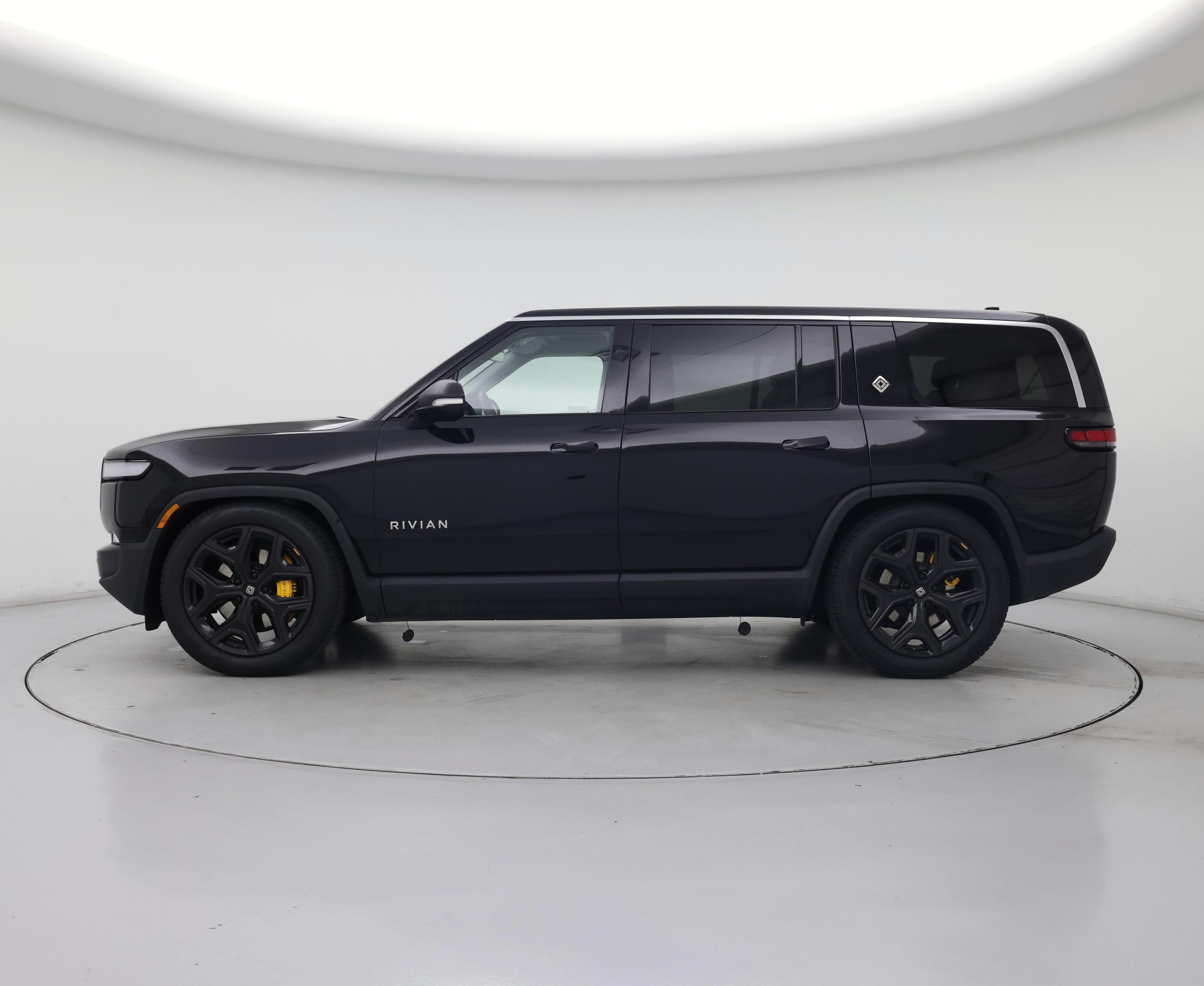 Thumbnail: 2023 Rivian R1S - 3