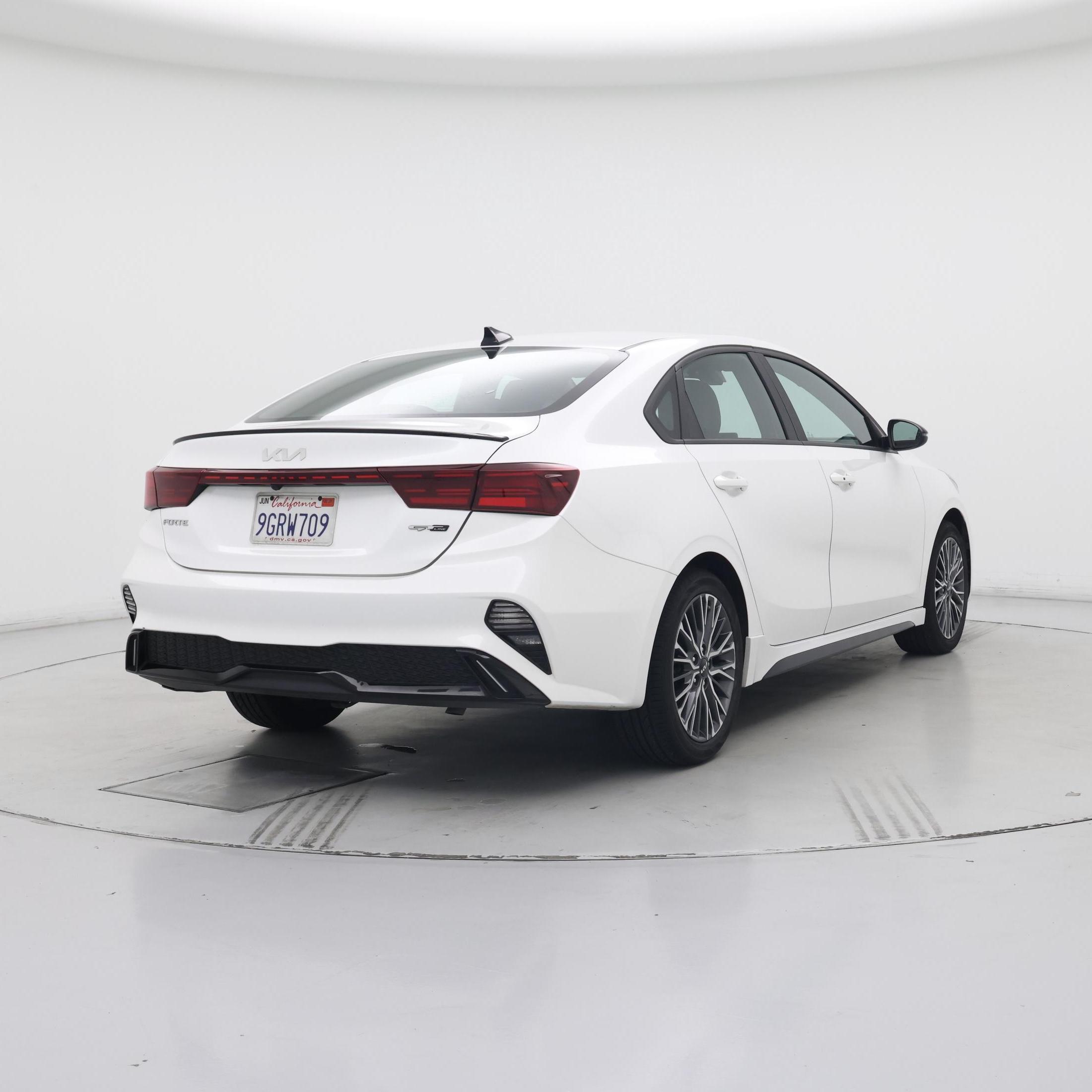 Thumbnail: 2023 Kia Forte - 8