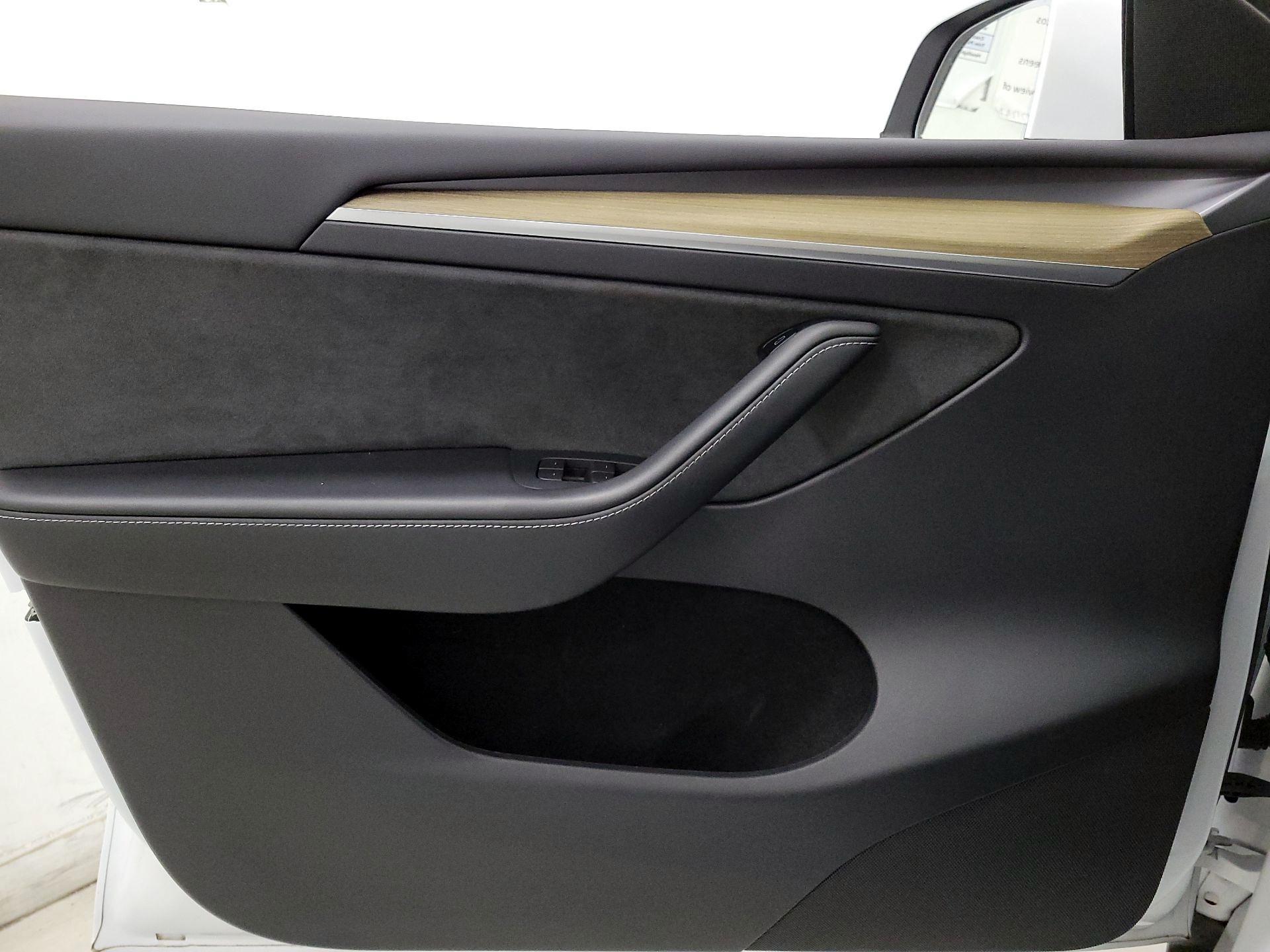 Thumbnail: 2023 Tesla Model Y - 12