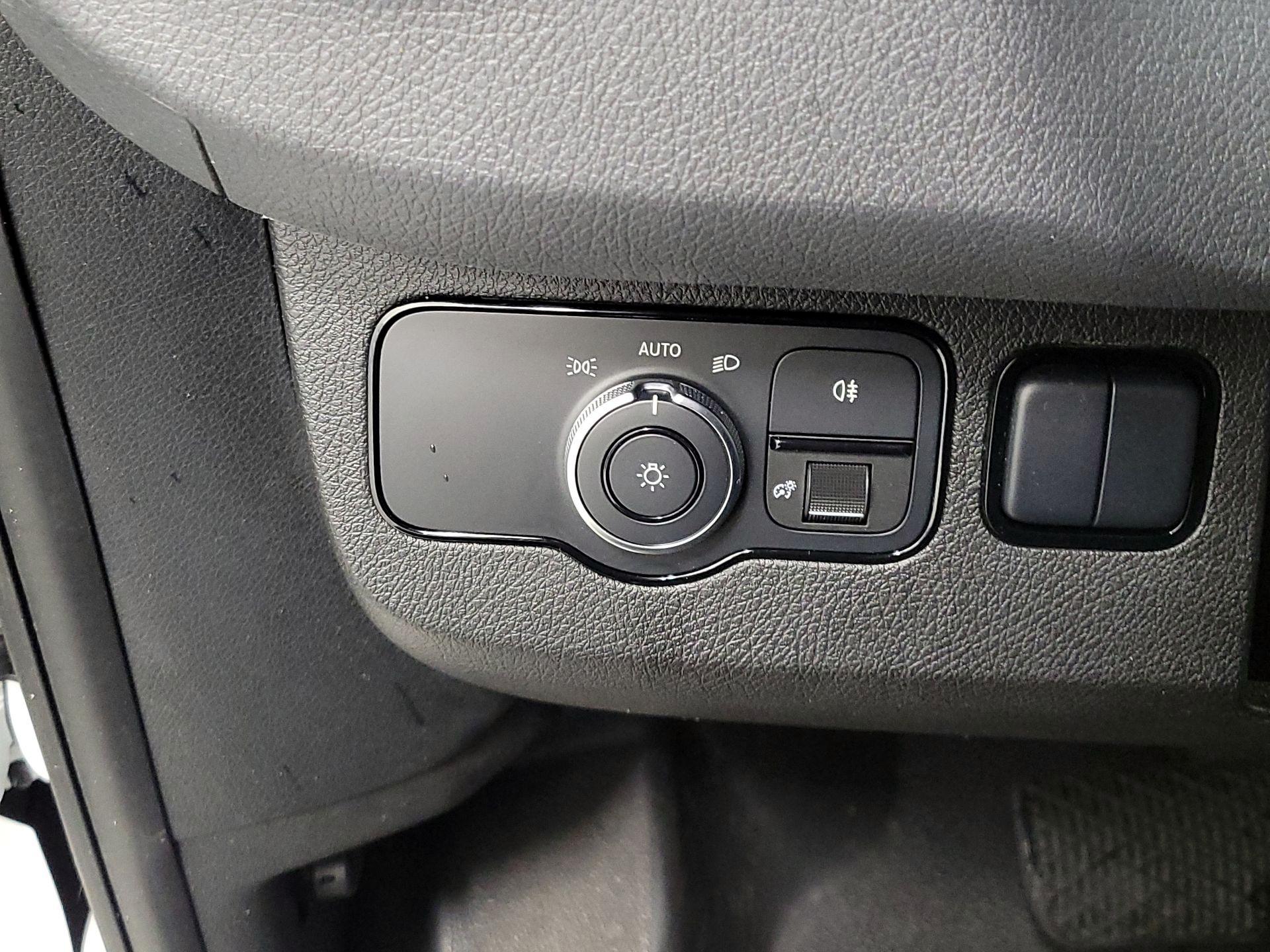 Thumbnail: 2021 Mercedes-Benz Sprinter - 13