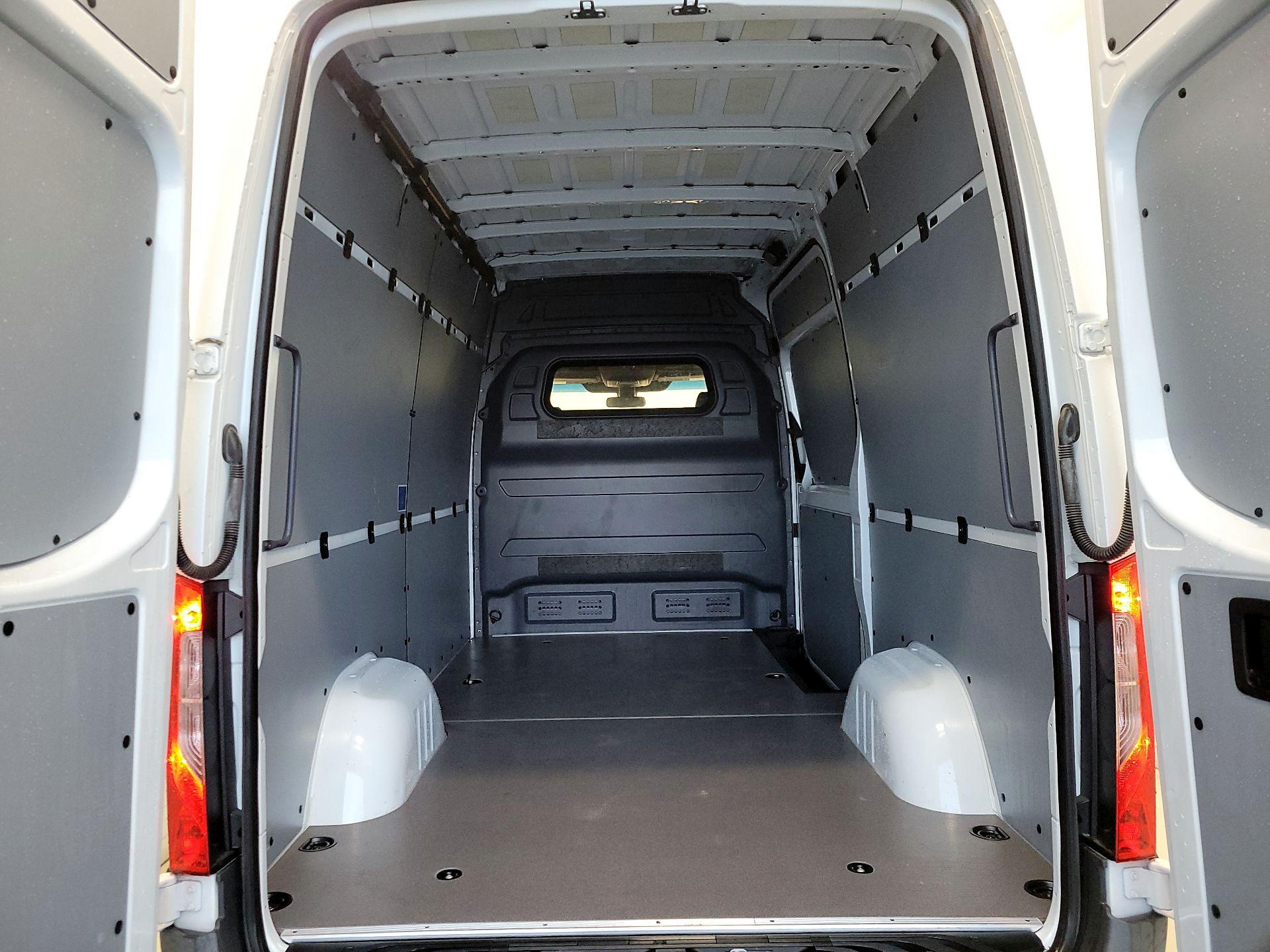 Thumbnail: 2021 Mercedes-Benz Sprinter - 17