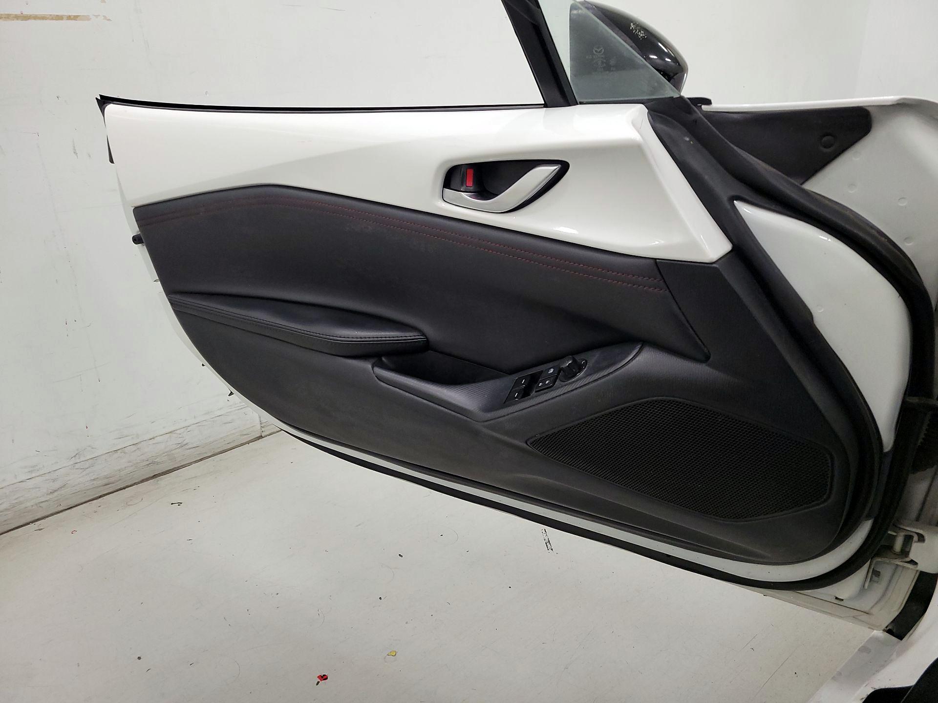 Thumbnail: 2016 Mazda MX-5 Miata - 12