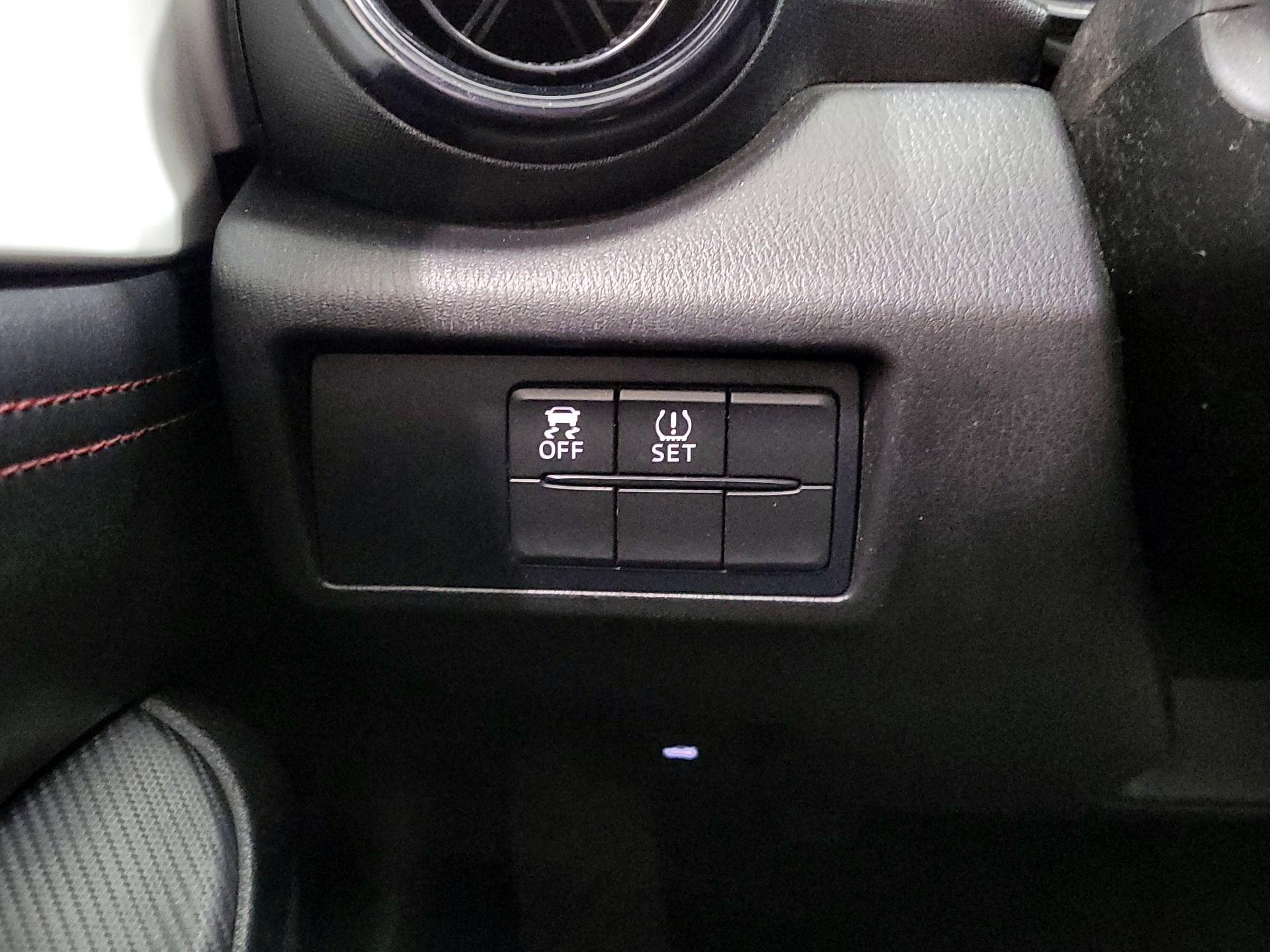 Thumbnail: 2016 Mazda MX-5 Miata - 13