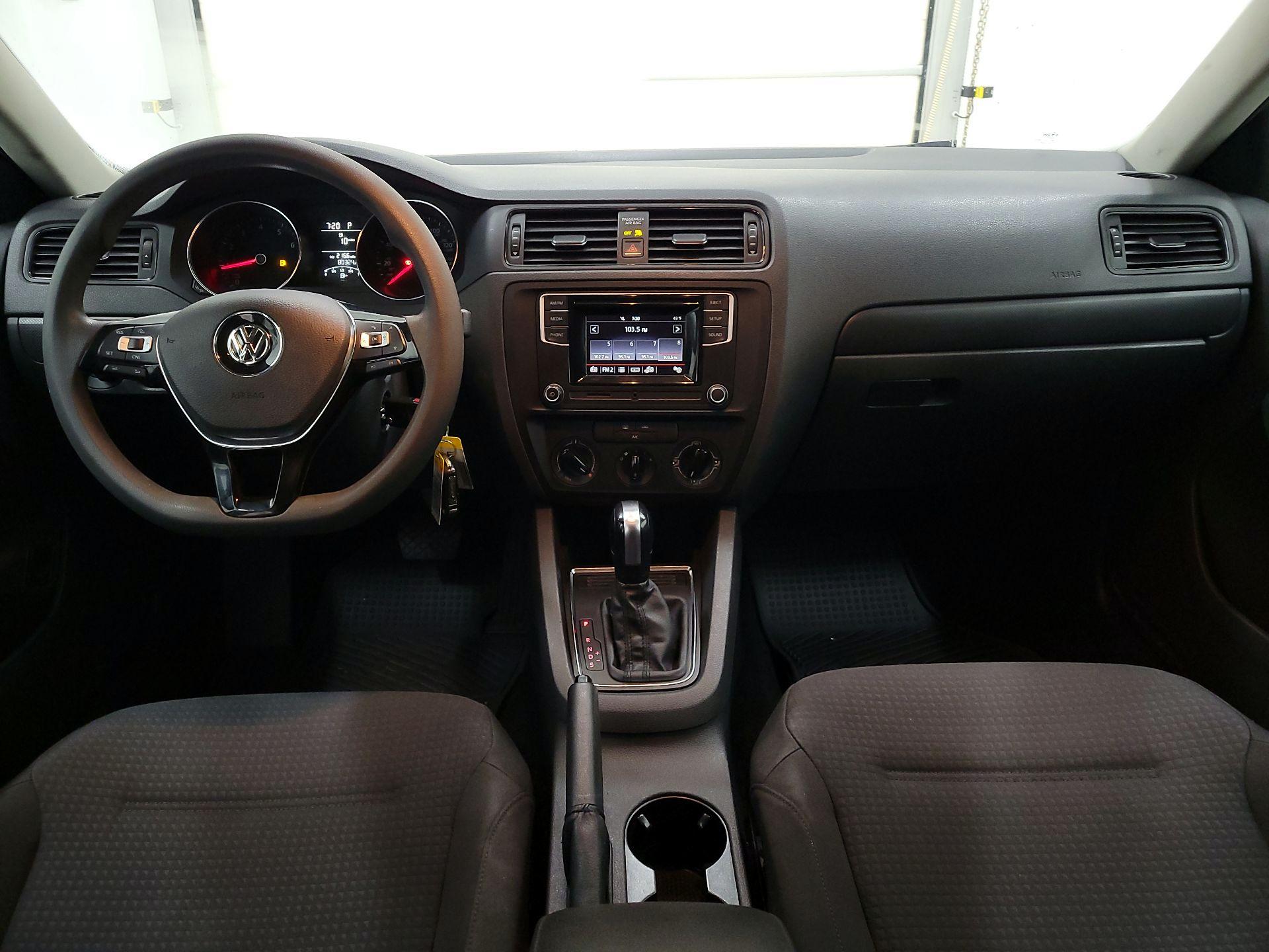 Thumbnail: 2016 Volkswagen Jetta - 9