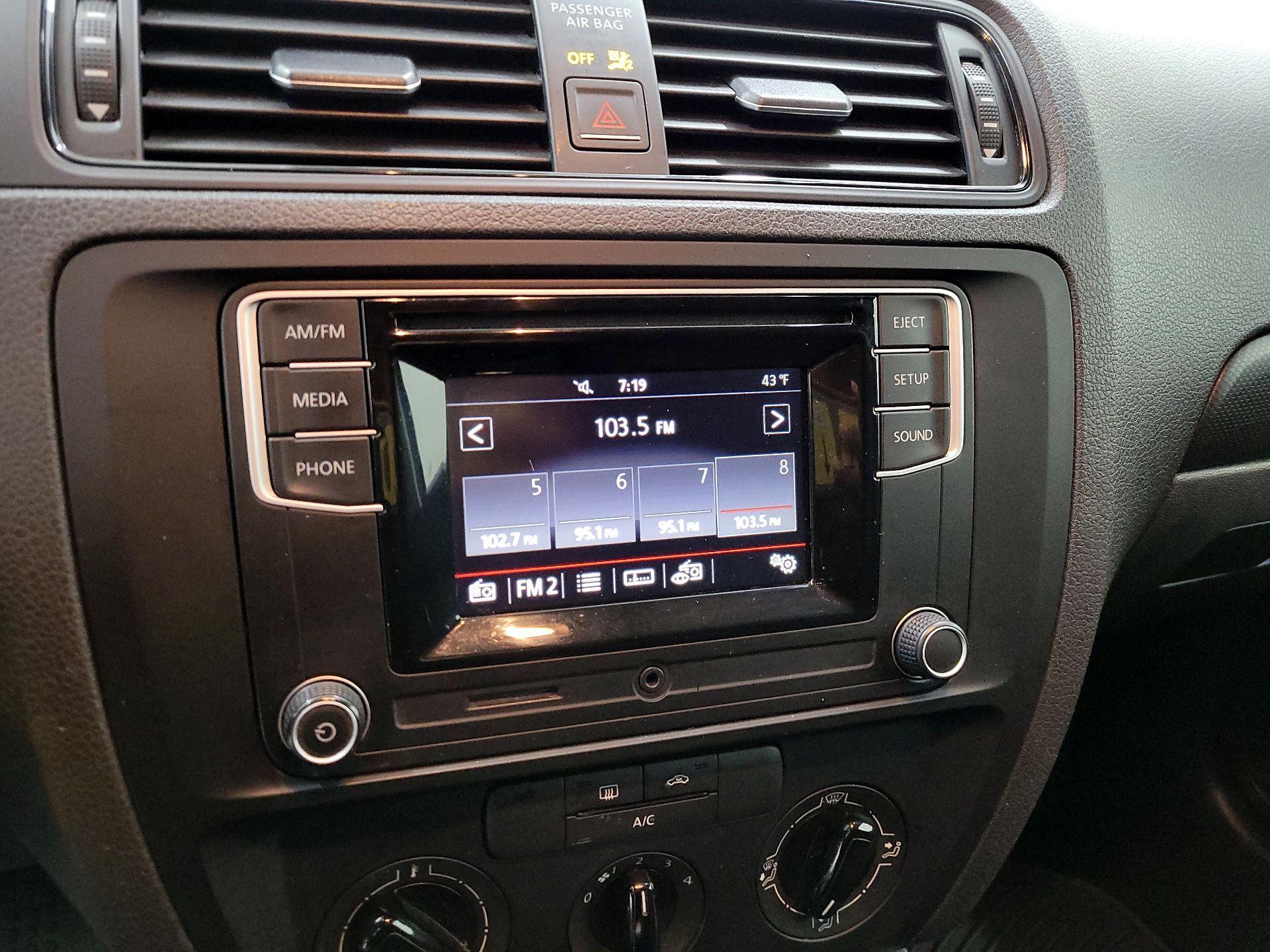 Thumbnail: 2016 Volkswagen Jetta - 14