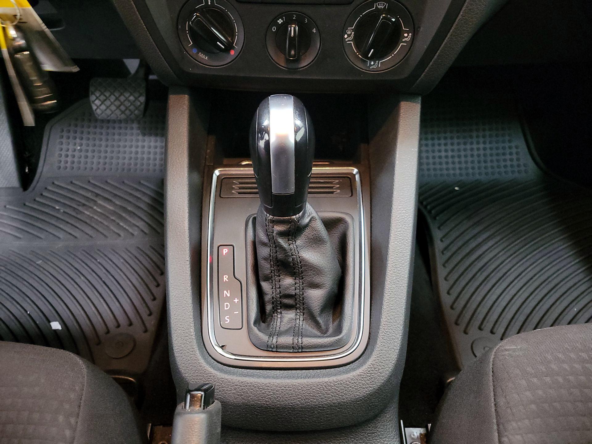 Thumbnail: 2016 Volkswagen Jetta - 16