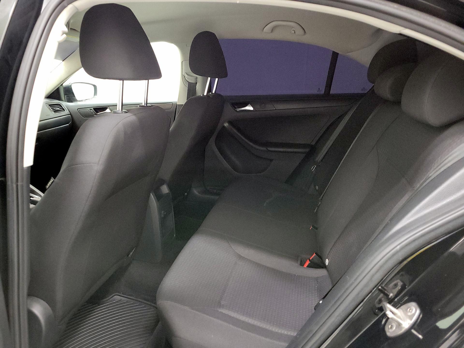 Thumbnail: 2016 Volkswagen Jetta - 18