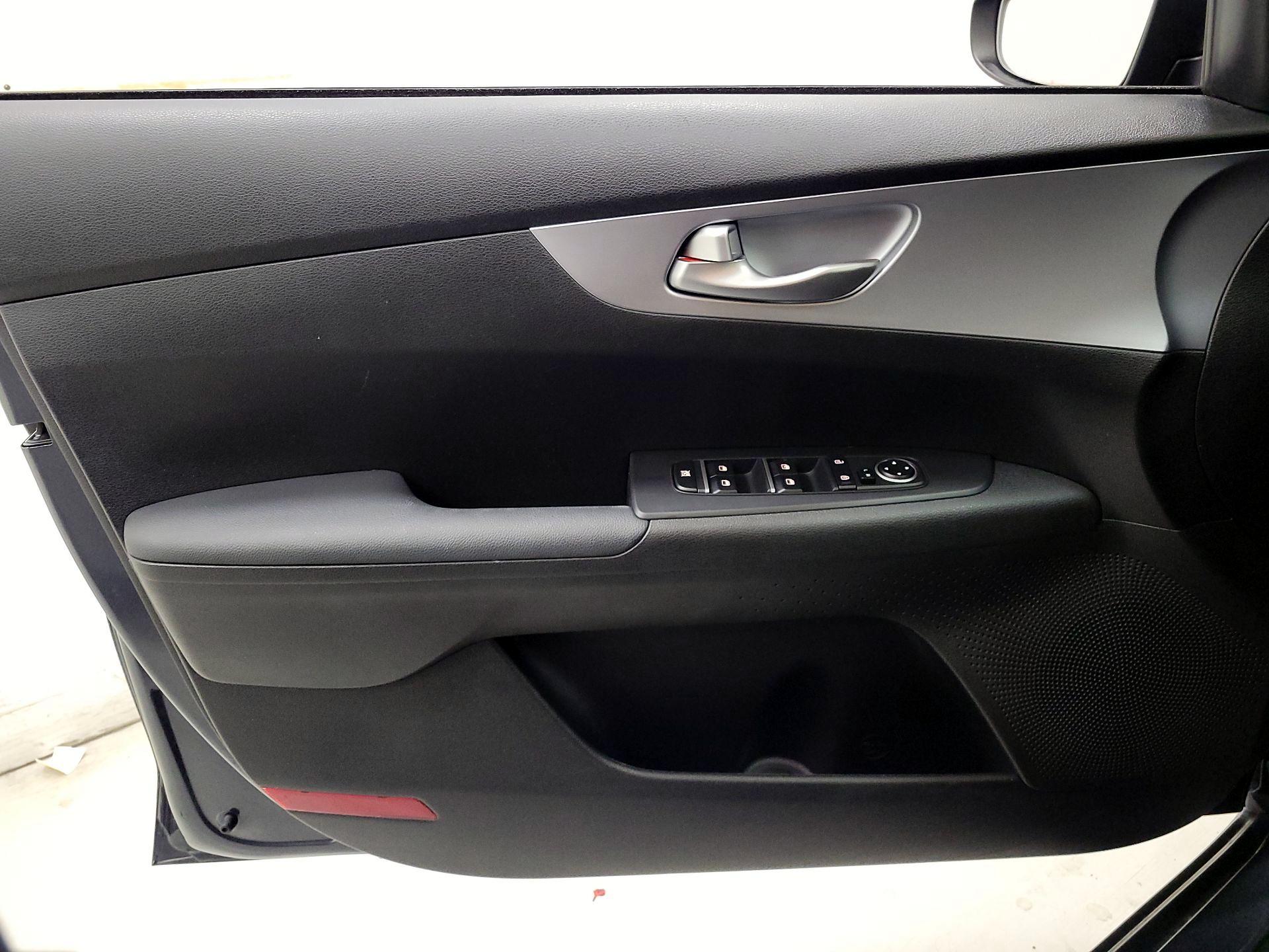 Thumbnail: 2023 Kia Forte - 12