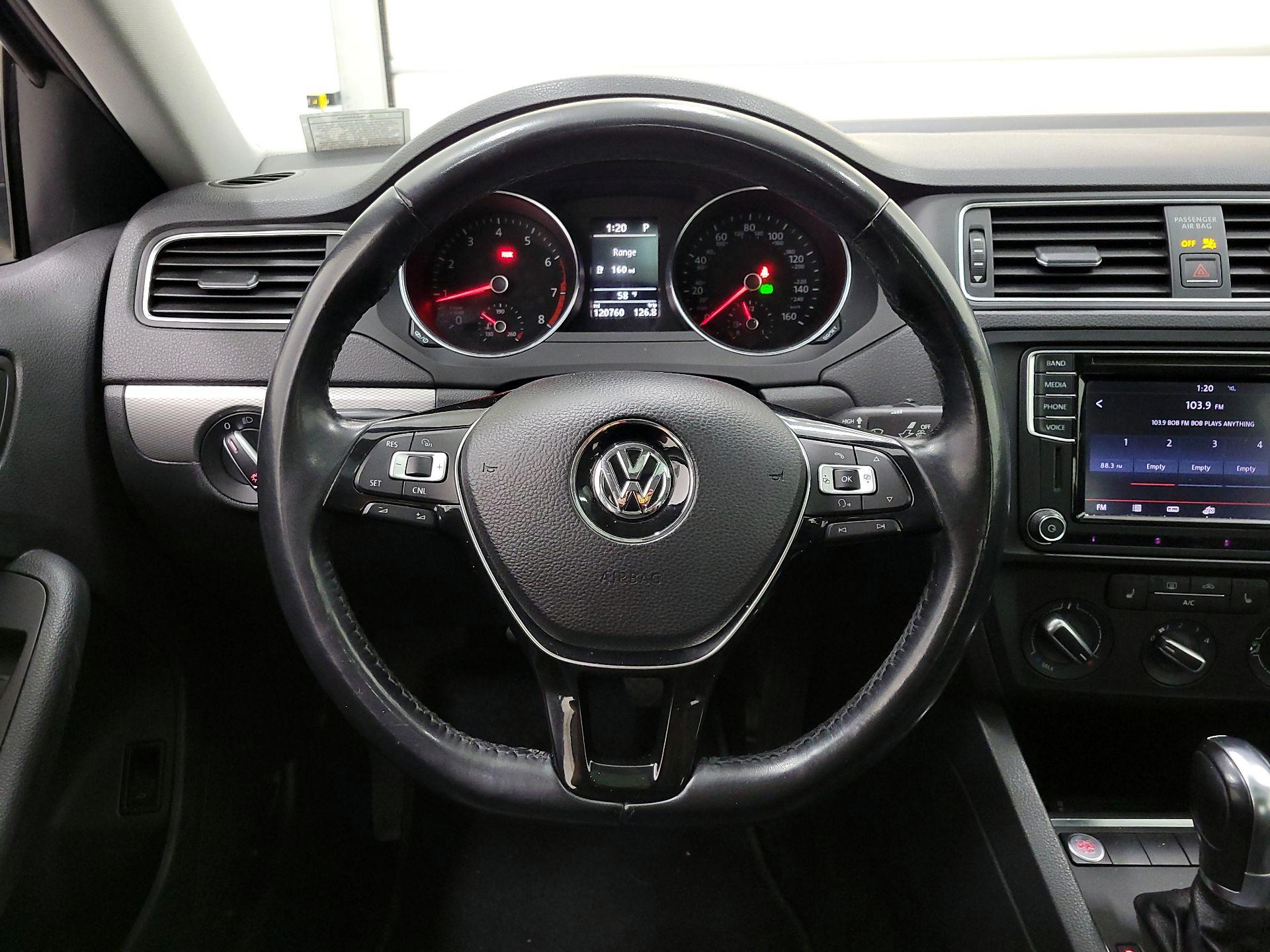 Thumbnail: 2017 Volkswagen Jetta - 10