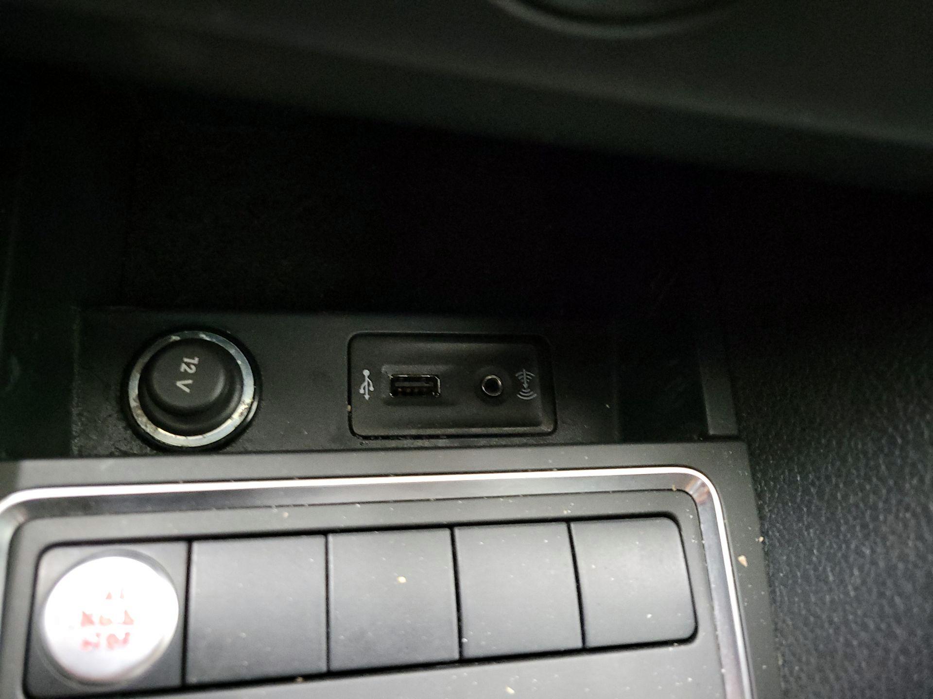 Thumbnail: 2017 Volkswagen Jetta - 18