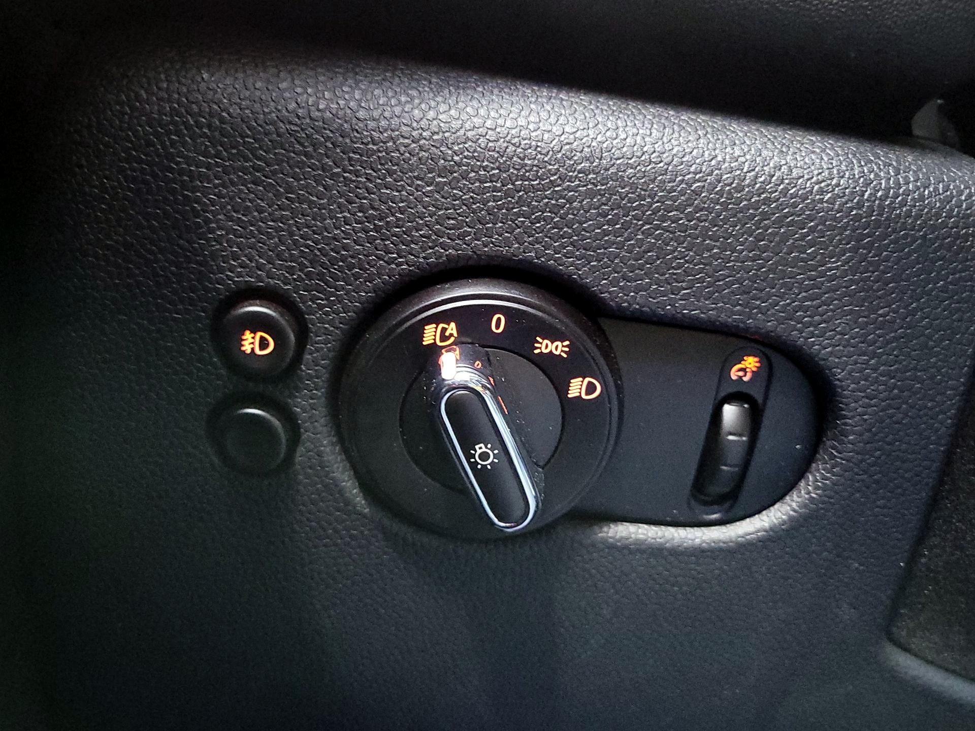 Thumbnail: 2015 MINI Cooper Hardtop - 13