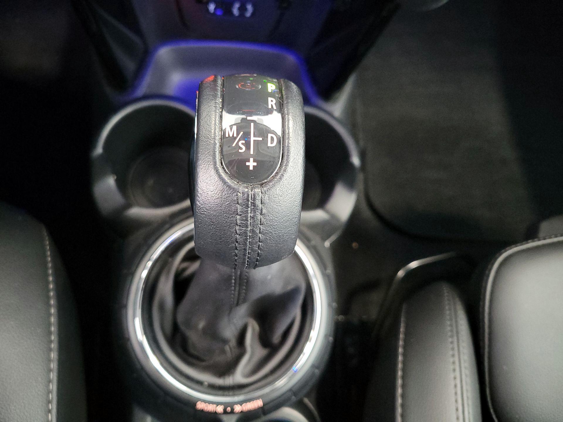 Thumbnail: 2015 MINI Cooper Hardtop - 16