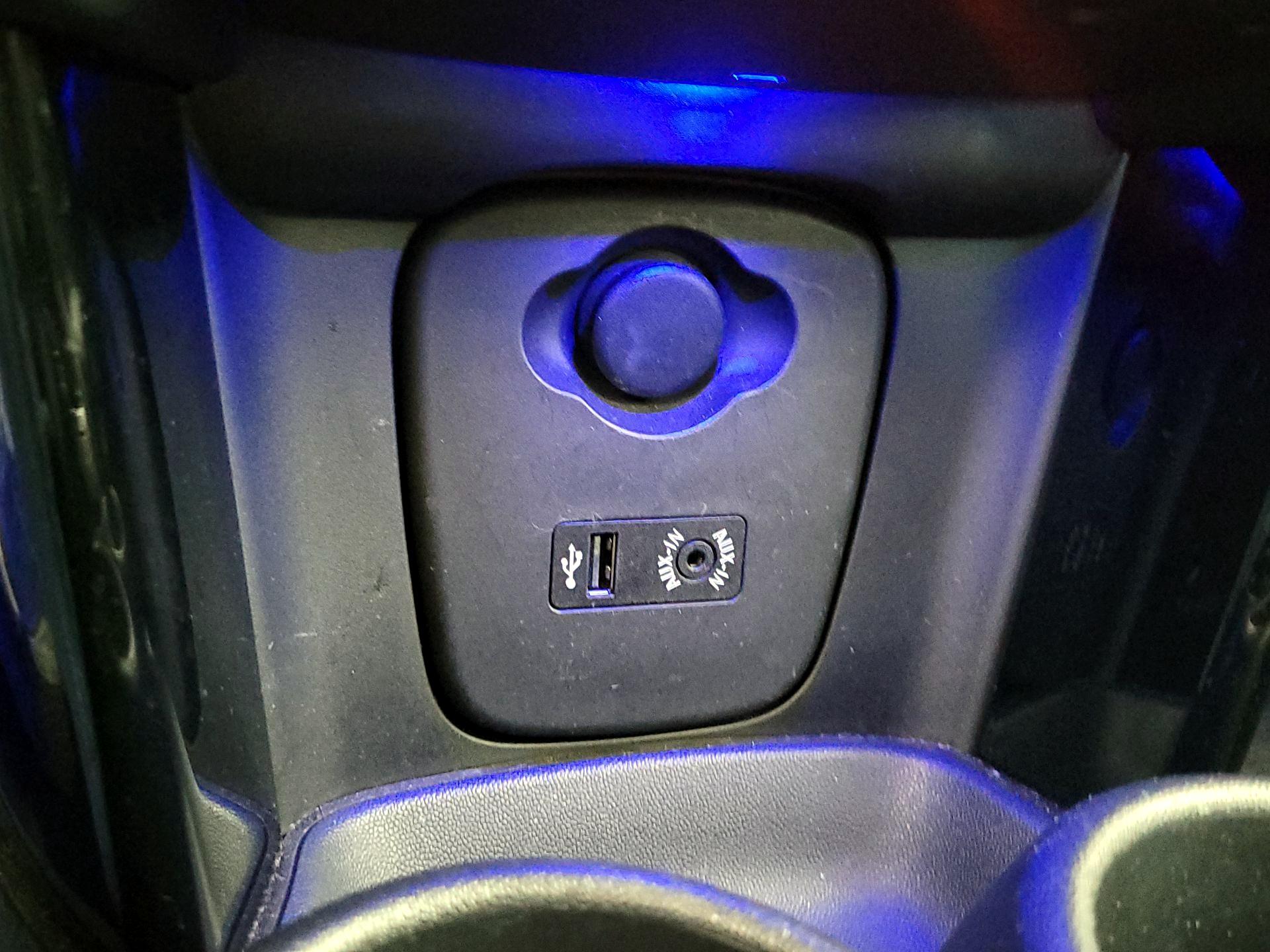 Thumbnail: 2015 MINI Cooper Hardtop - 17