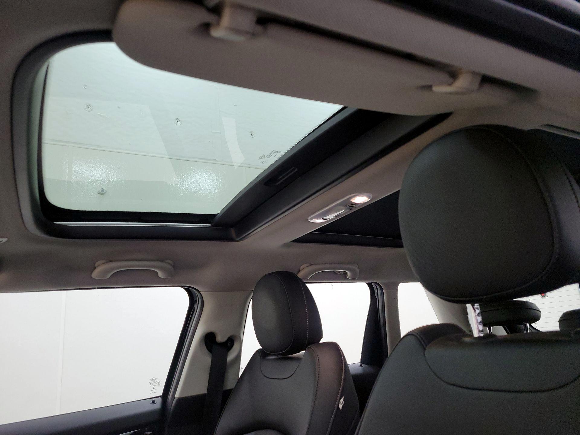 Thumbnail: 2015 MINI Cooper Hardtop - 18