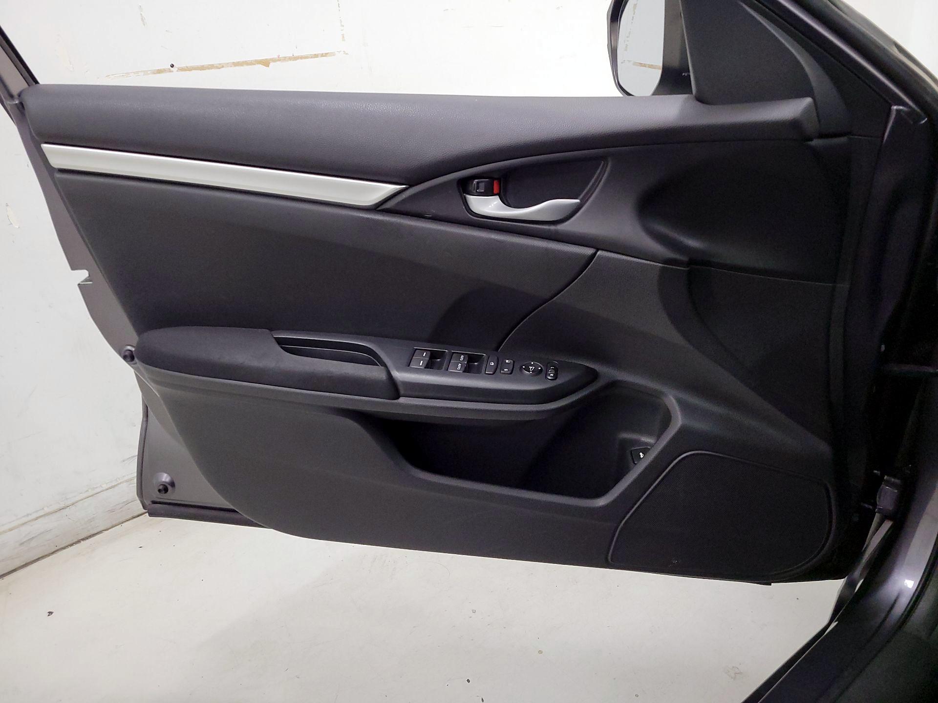 Thumbnail: 2016 Honda Civic - 12