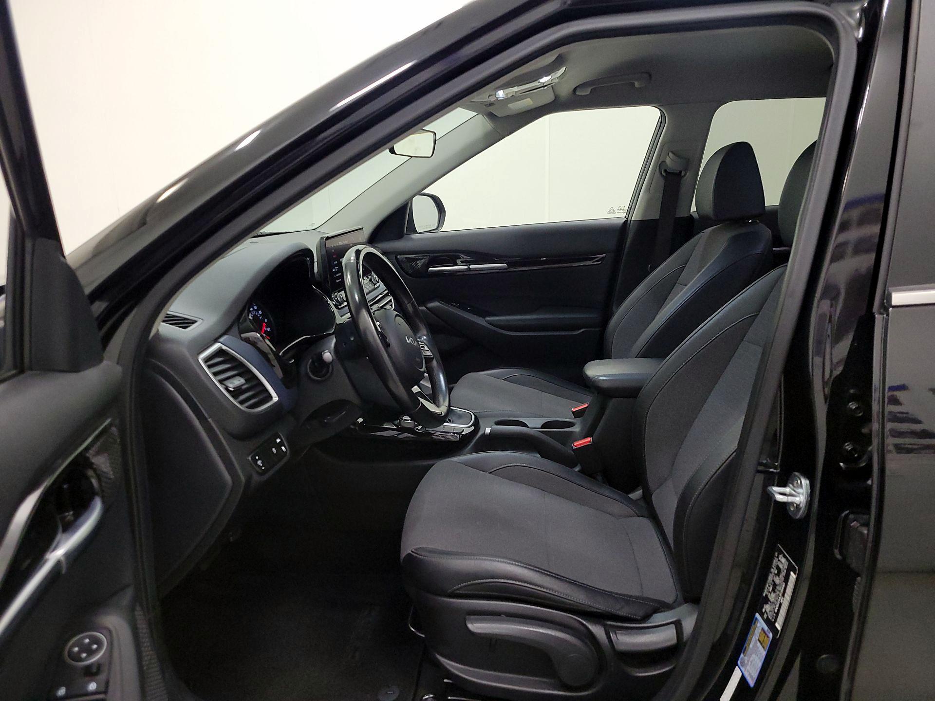 Thumbnail: 2023 Kia Seltos - 11