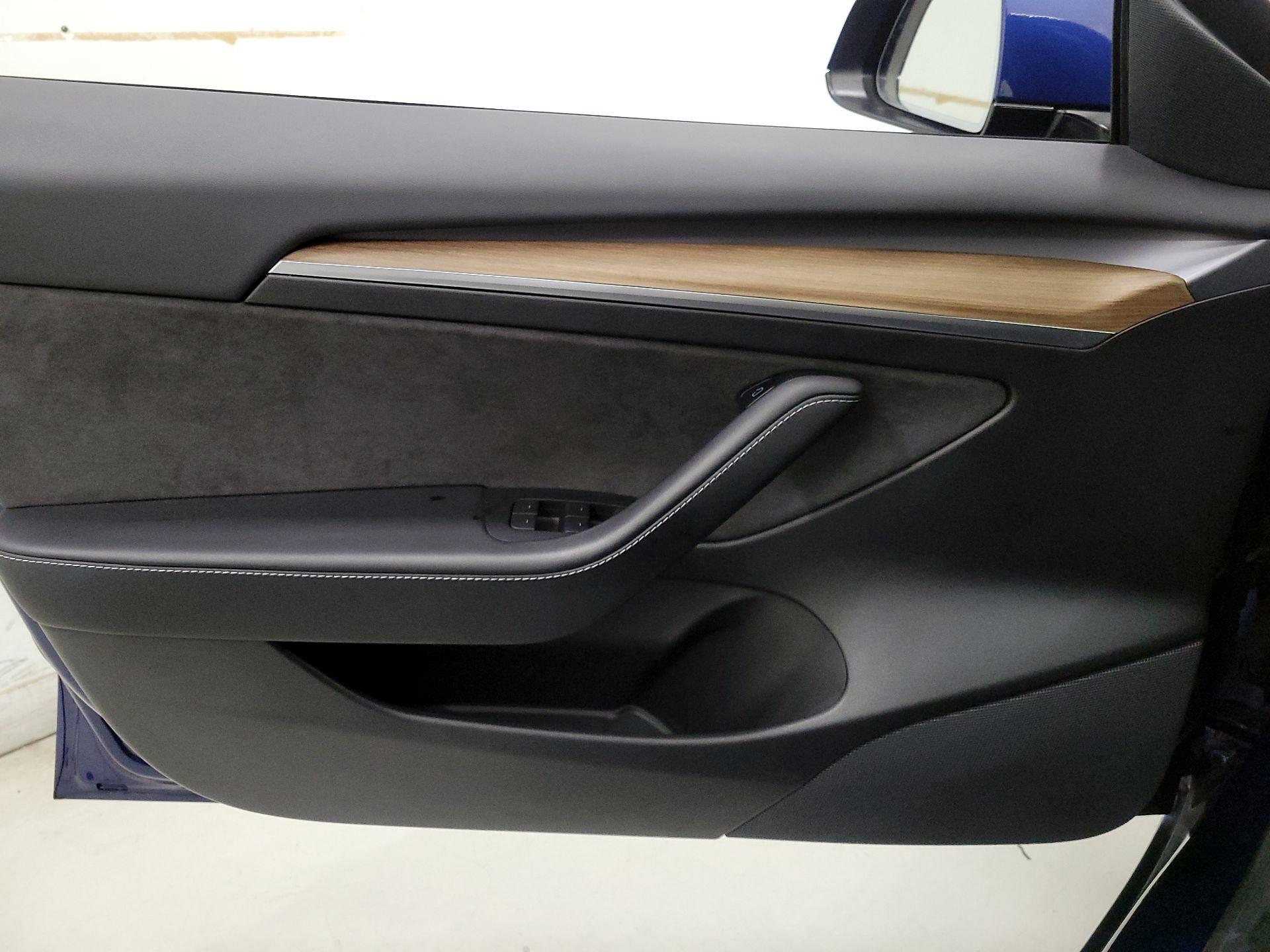 Thumbnail: 2021 Tesla Model 3 - 12