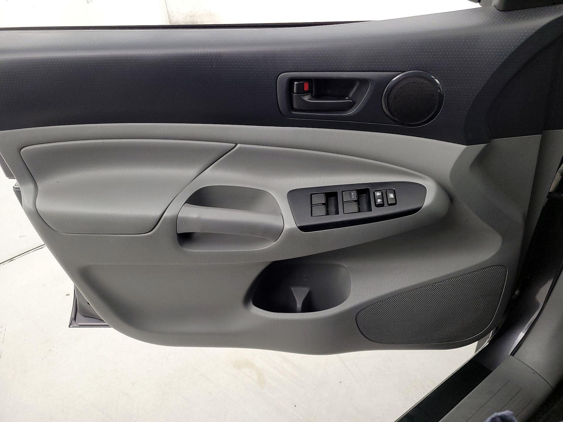 Thumbnail: 2014 Toyota Tacoma - 12